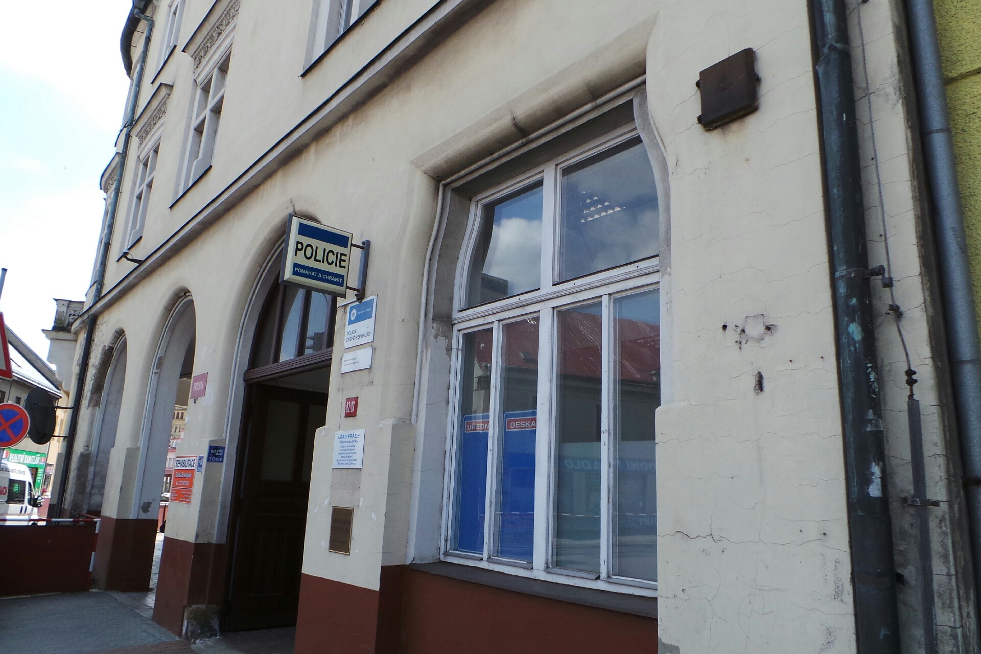 Policie ČR - Obvodní oddělení Chlumec nad Cidlinou foto 2