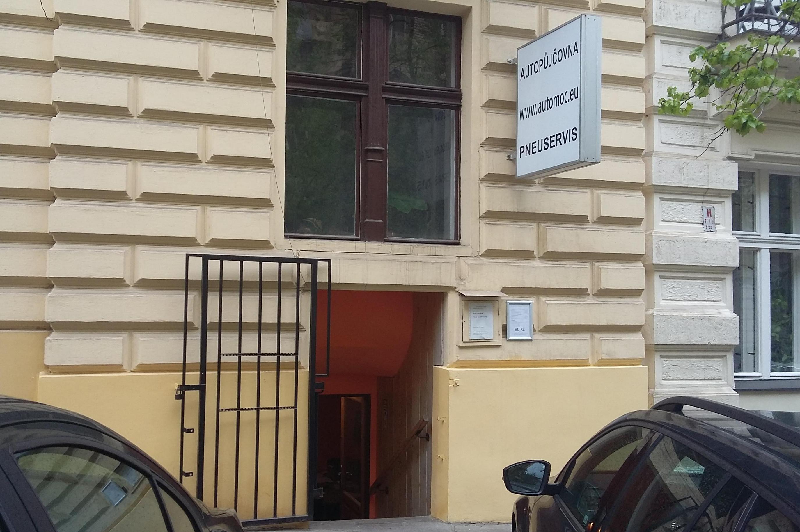 Autopůjčovna AUTOMOC