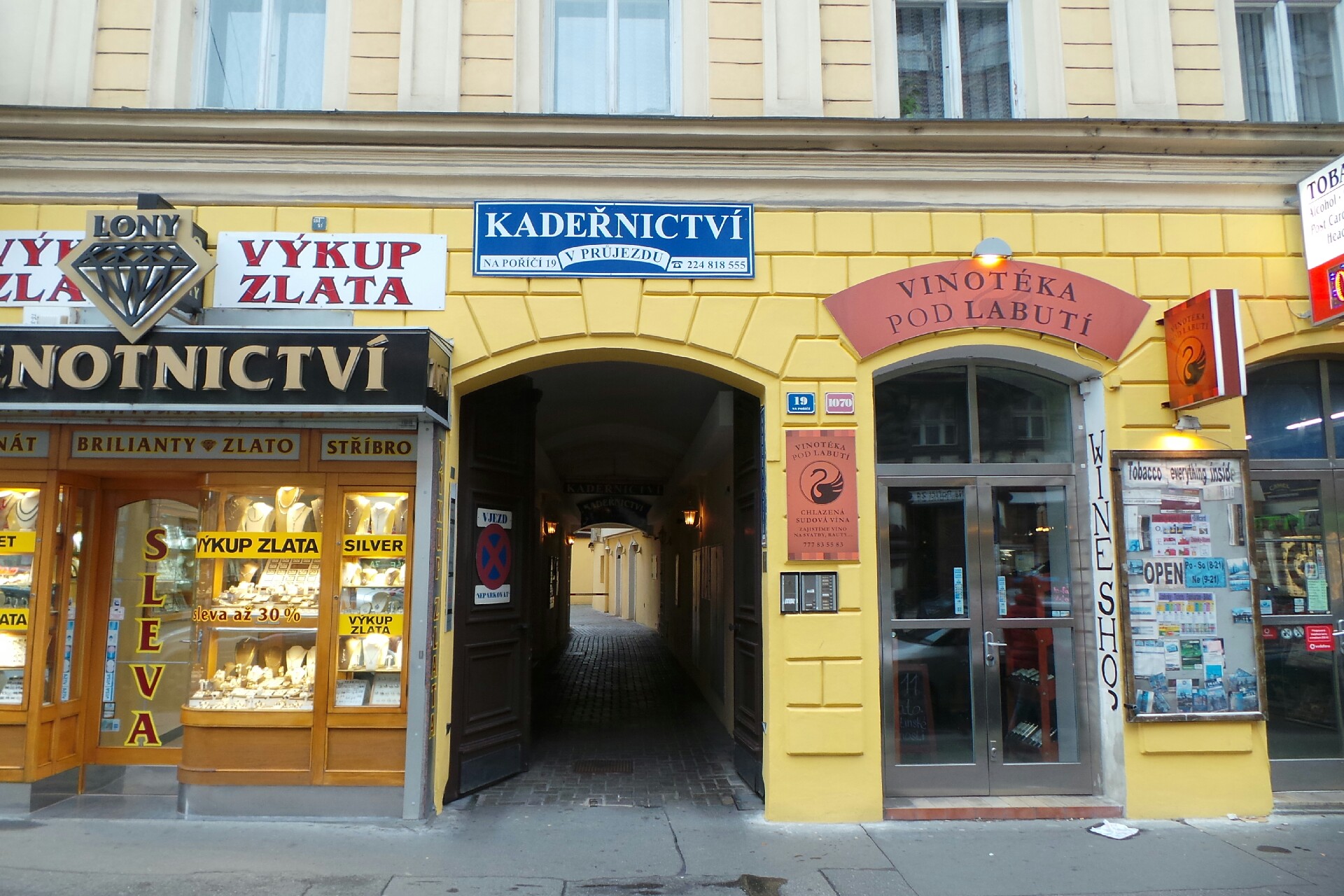 Kadeřnictví V Průjezdu - Renáta Žáková