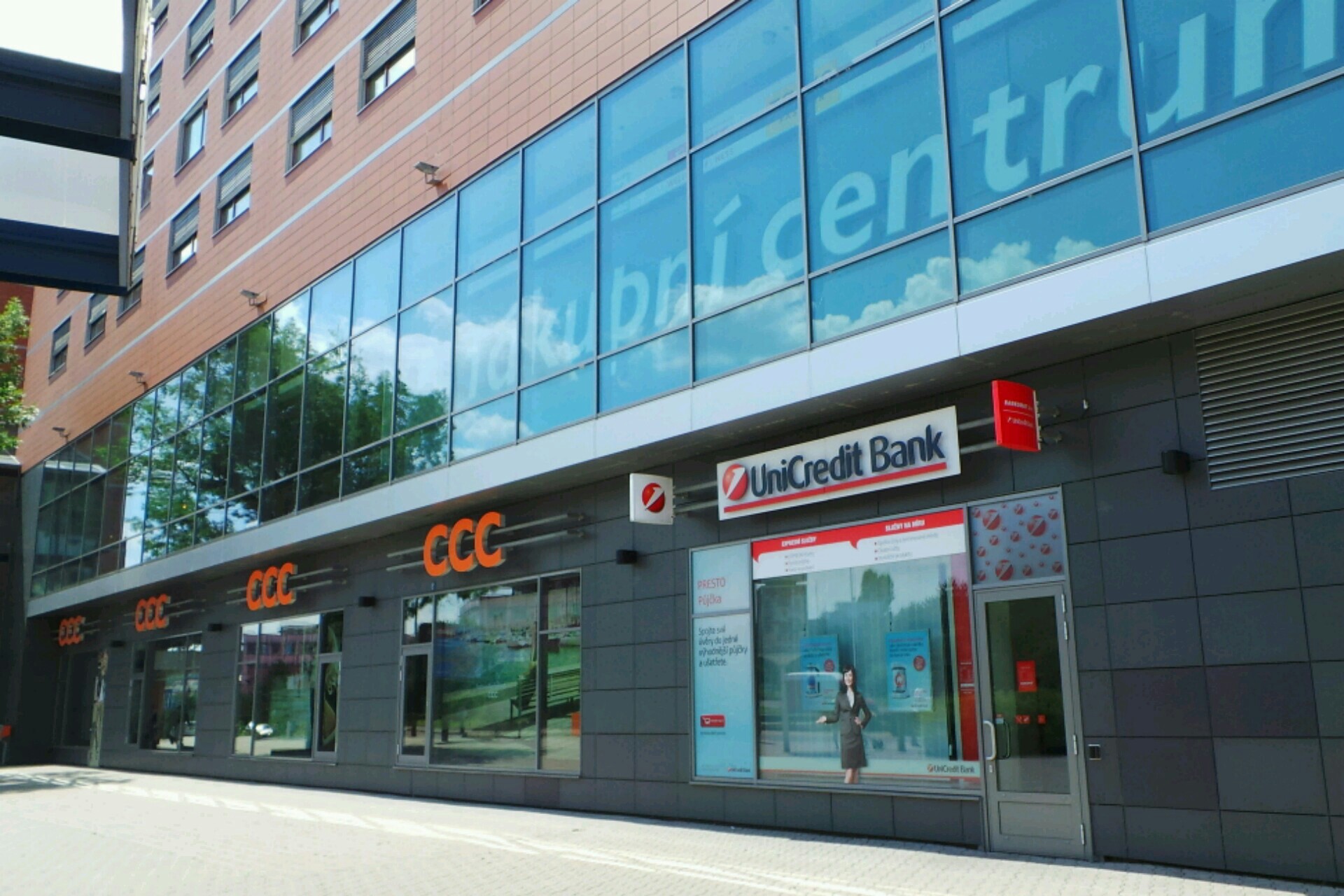 UniCredit Bank Czech Republic and Slovakia, a.s. foto 3