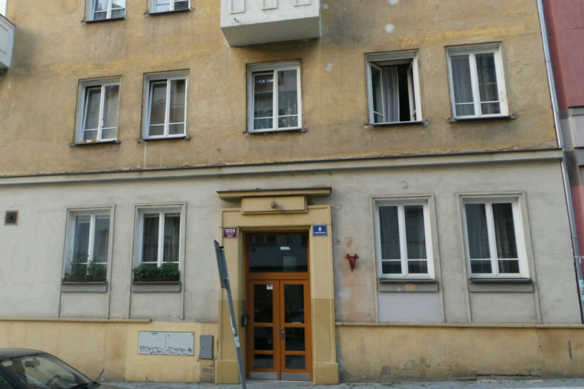 Bytové družstvo Wuchterlova 8 foto 1