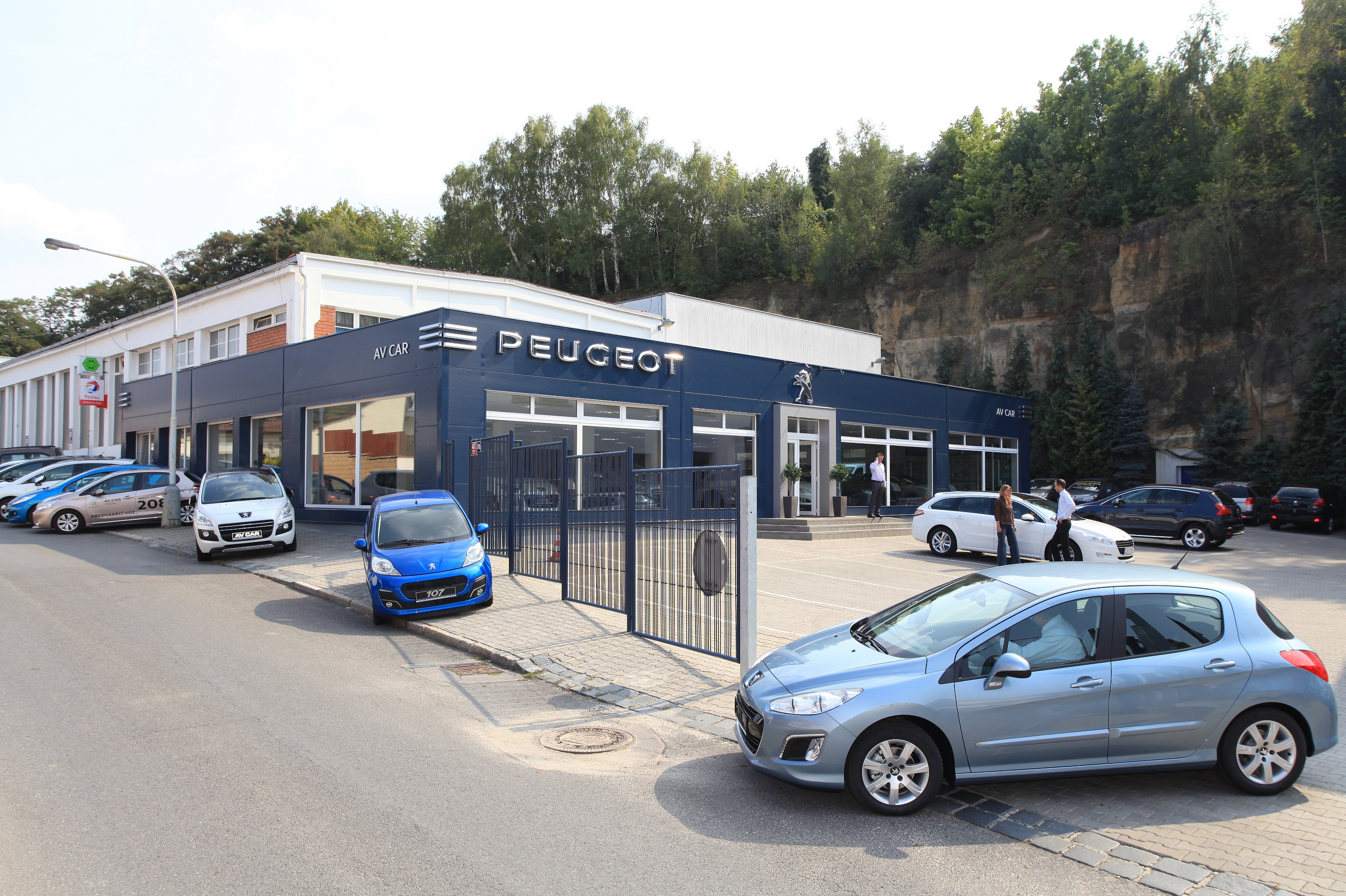 AV CAR - Prodej a servis vozů Peugeot foto 2