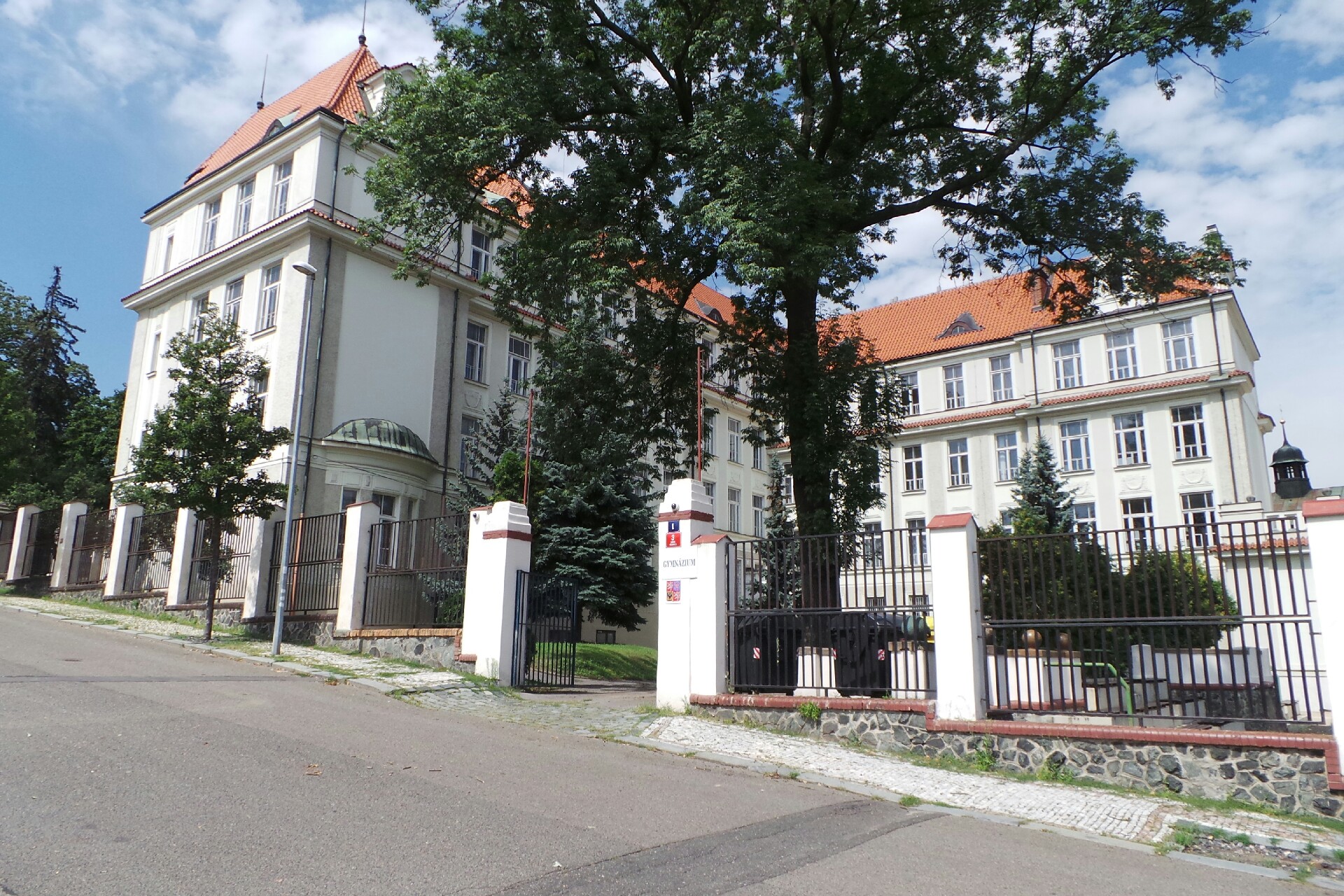 Gymnázium Praha 8, U Libeňského zámku