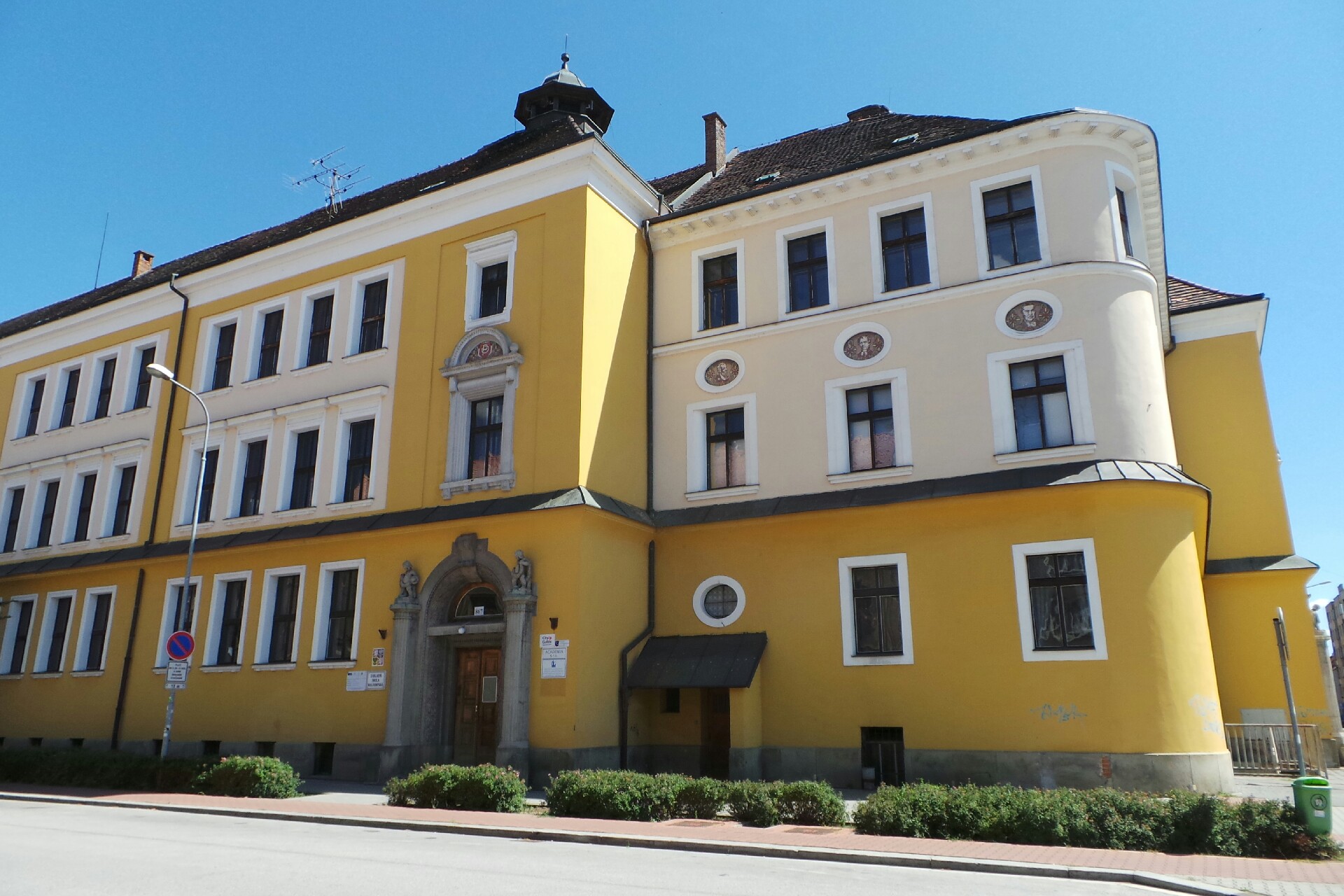 Anglické gymnázium, Střední odborná škola a Vyšší odborná škola, s.r.o.
