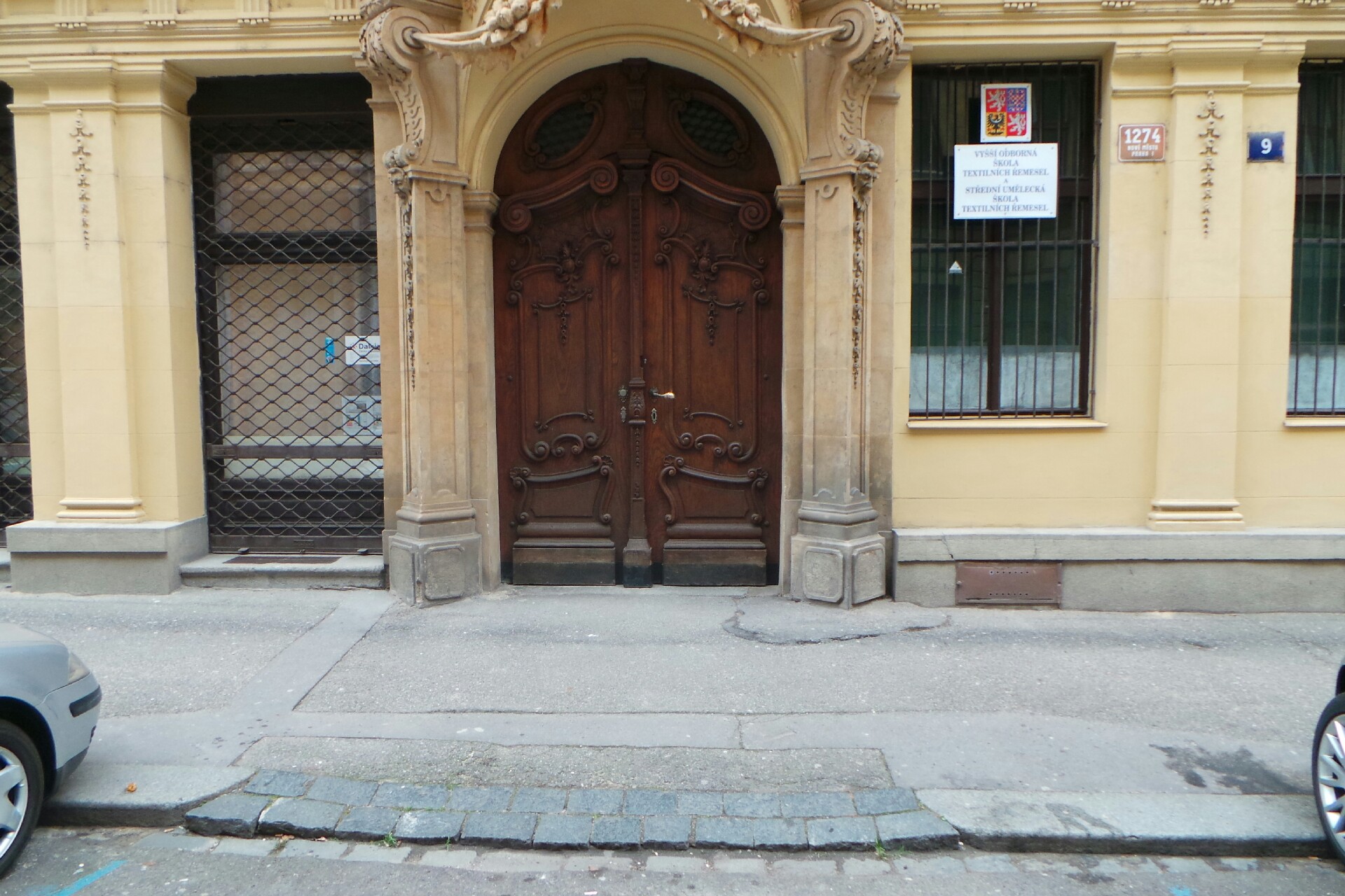 Vyšší odborná škola textilních řemesel a Střední umělecká škola řemesel Praha 1