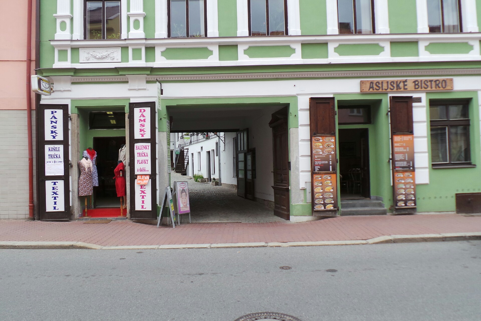 Obchodní a realitní kancelář 1. Českomoravská Pelhřimov, s.r.o.