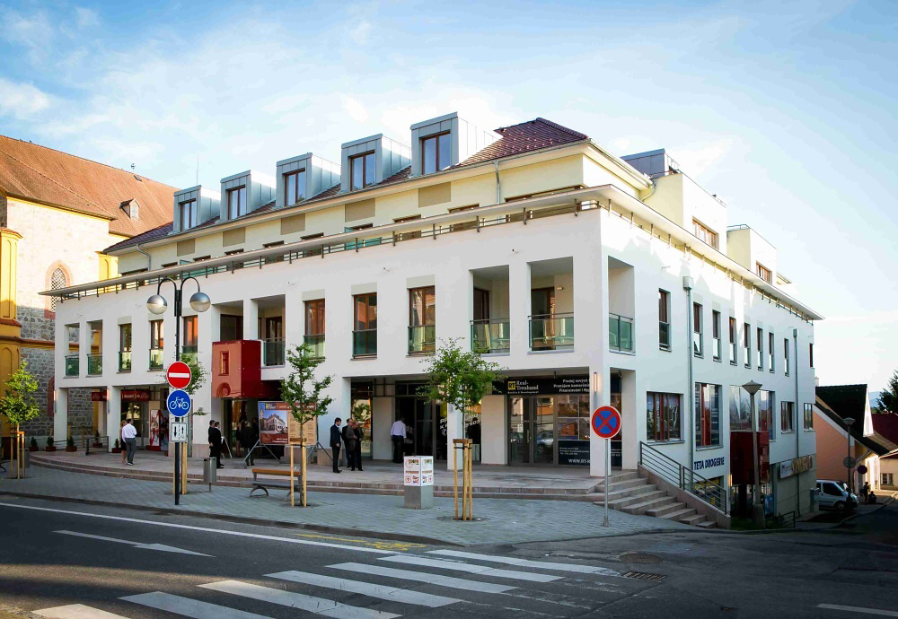 PODZÁMČÍ HLUBOKÁ - REAL-TREUHAND foto 2