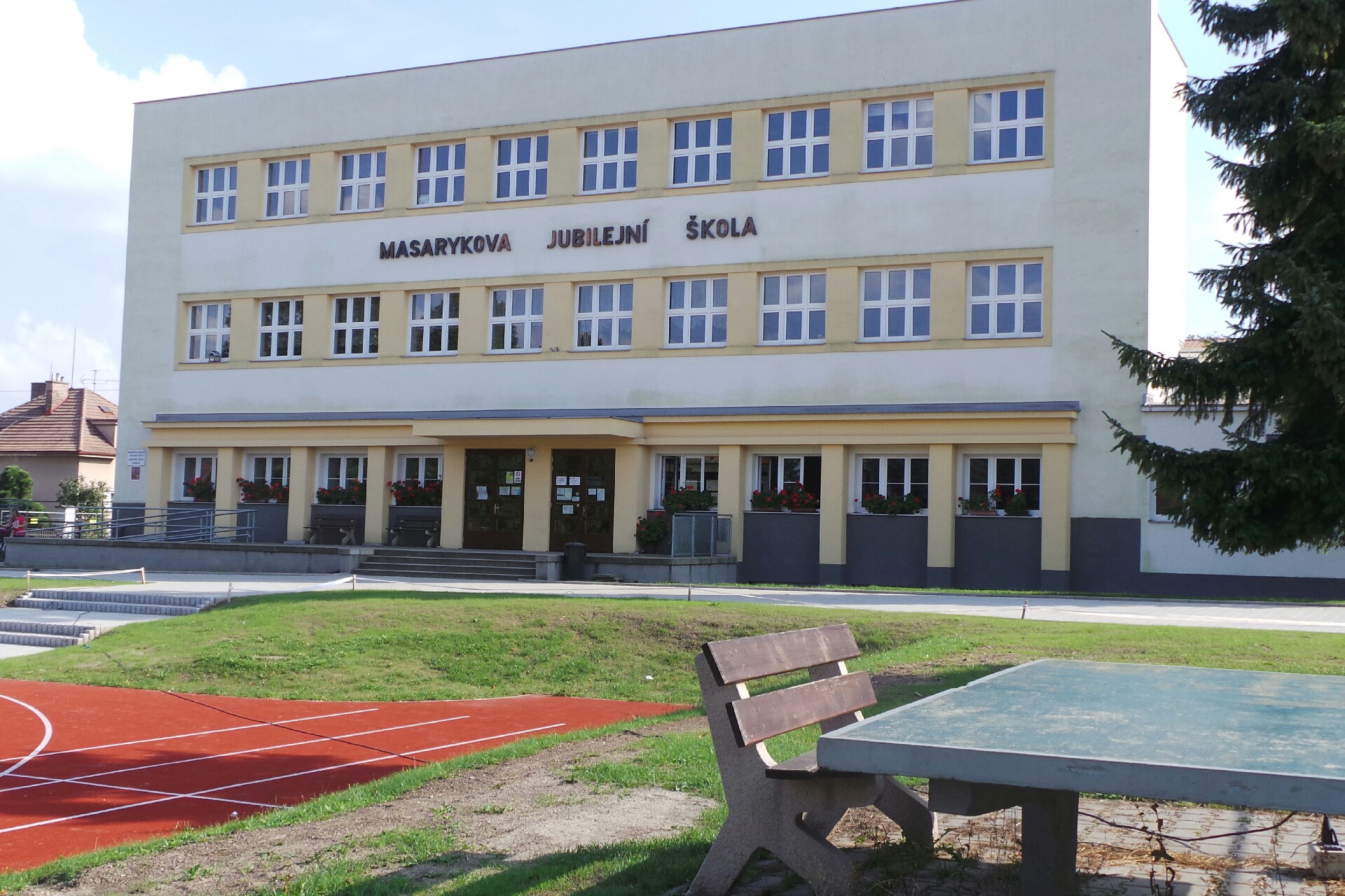 Masarykova jubilejní ZŠ a MŠ Černilov