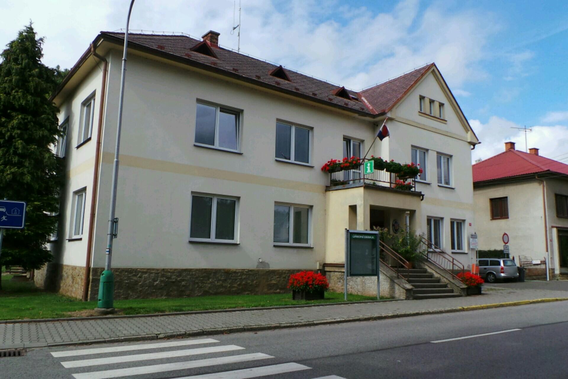 Skuhrov nad Bělou - obecní úřad