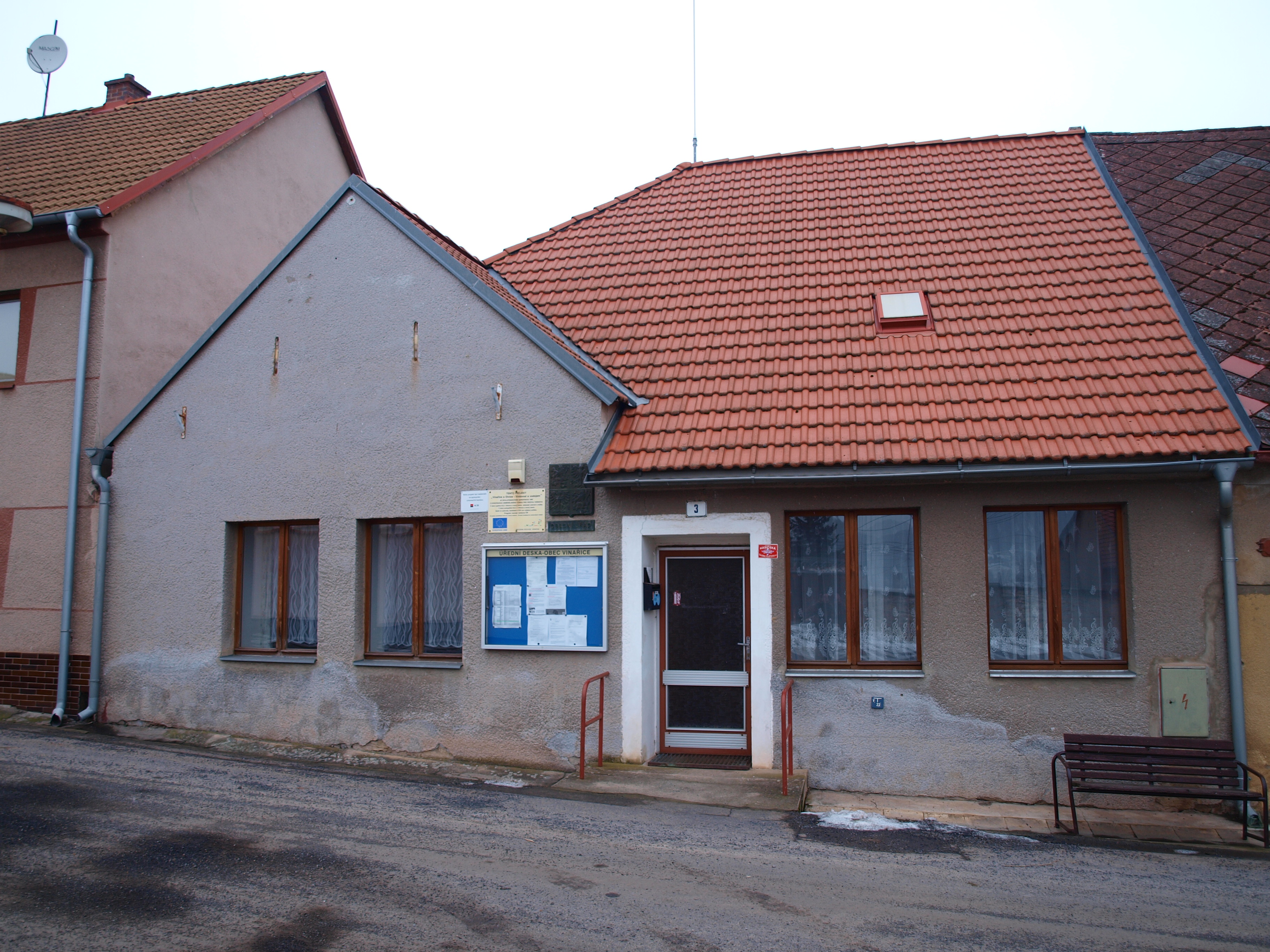 Vinařice - obecní úřad foto 2