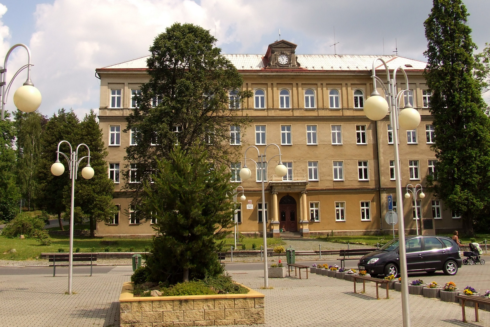 Základní škola Mikulášovice, okres Děčín foto 2
