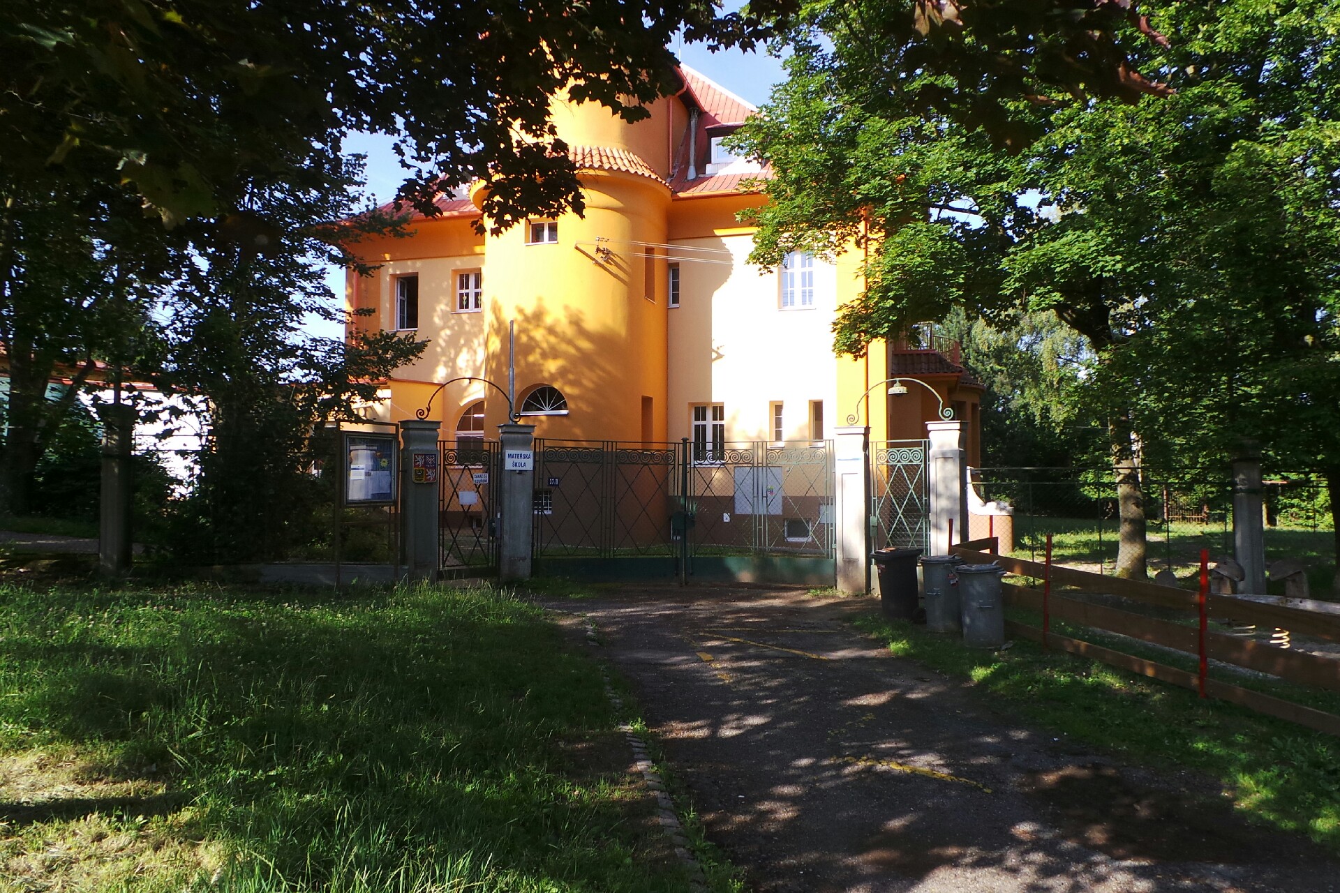 ZŠ a MŠ Hrádek, 1.máje