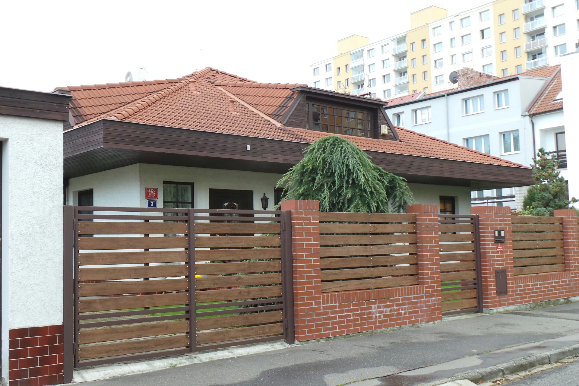 Mgr. MUDr. Dušan Lukáč, advokát