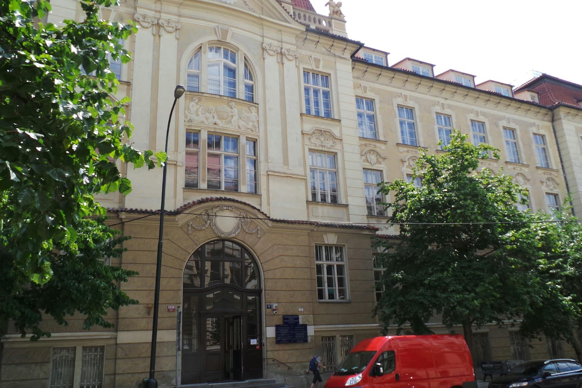 Katedra aplikované geoinformatiky a kartografie Přírodovědecké fakulty - Univerzita Karlova