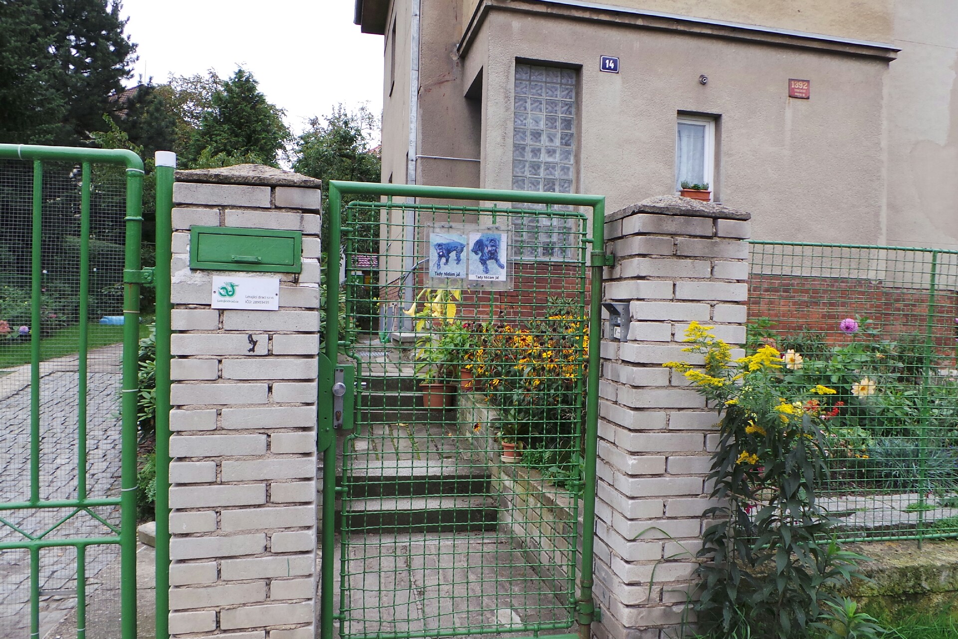 Létající draci, s.r.o.