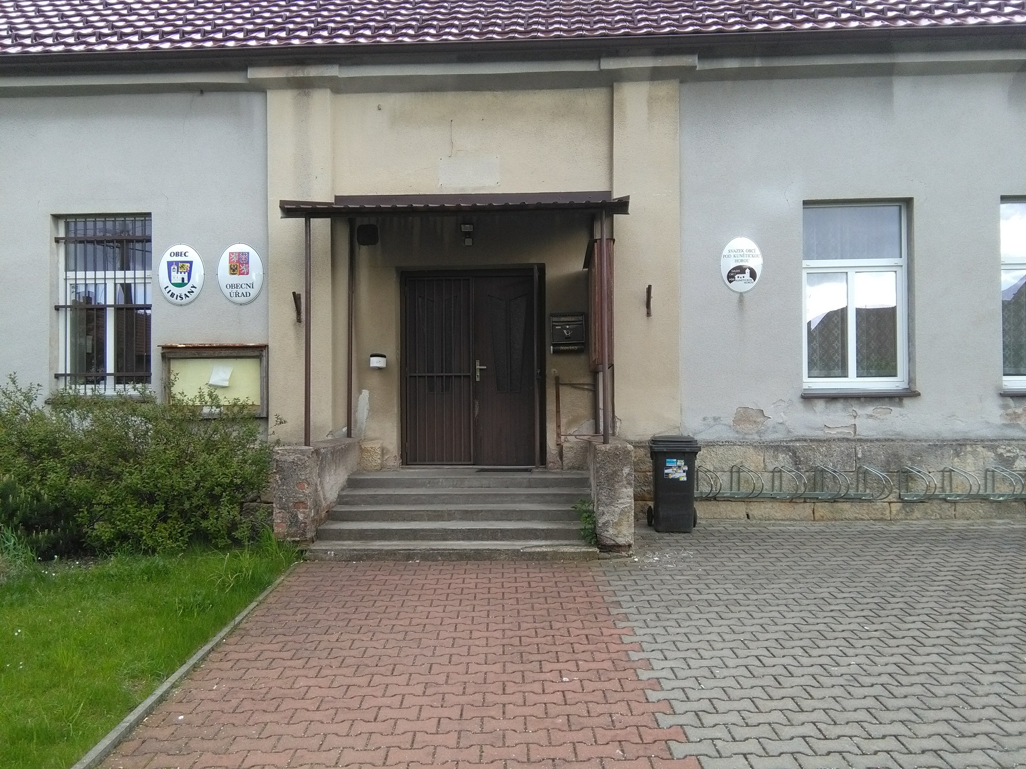 Libišany - obecní úřad foto 2