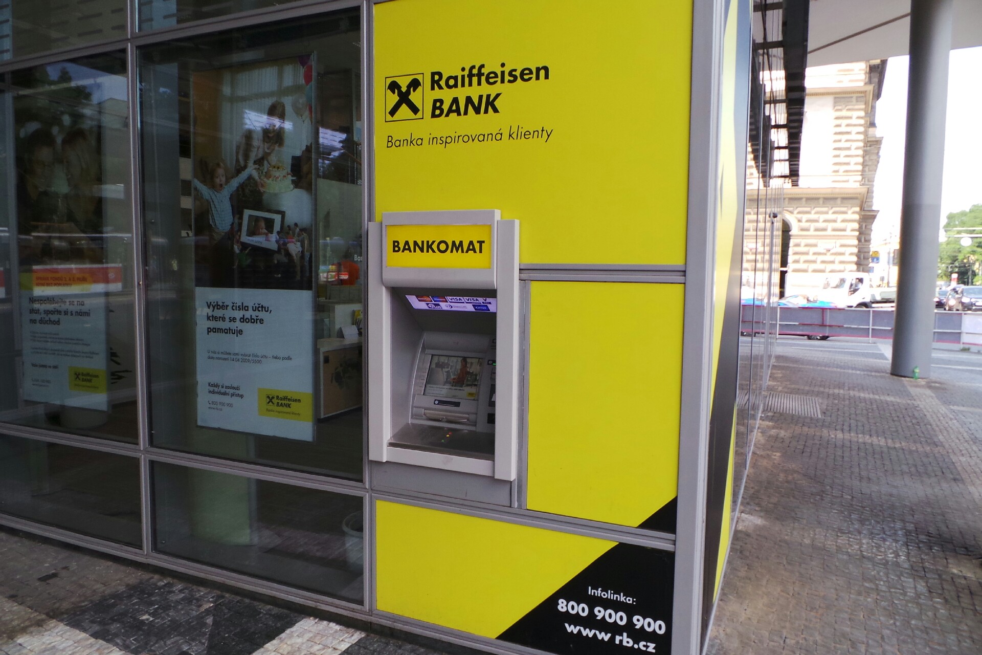 Raiffeisenbank - bankomat