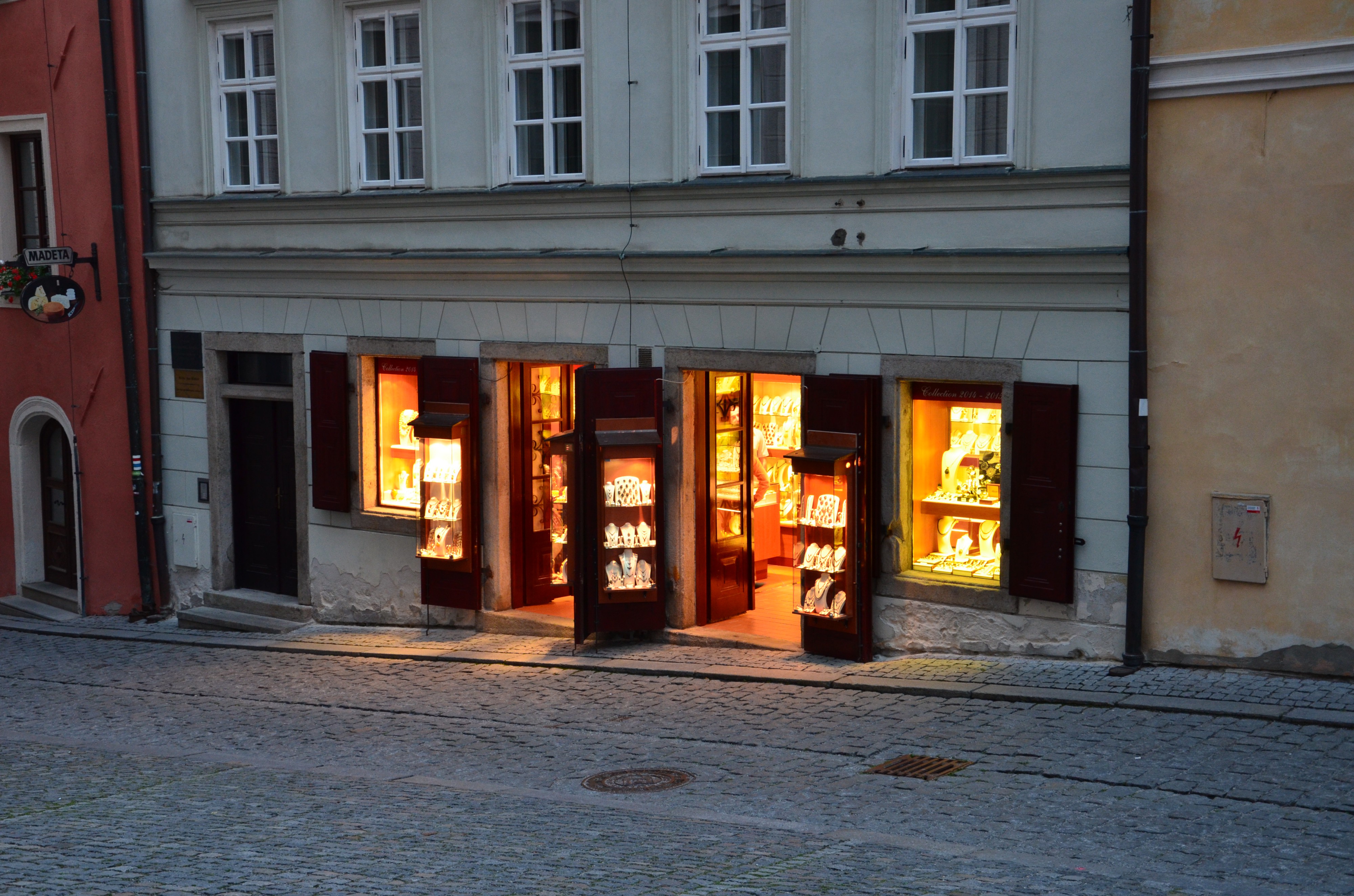 PRAHA-COLLECTION, s.r.o.