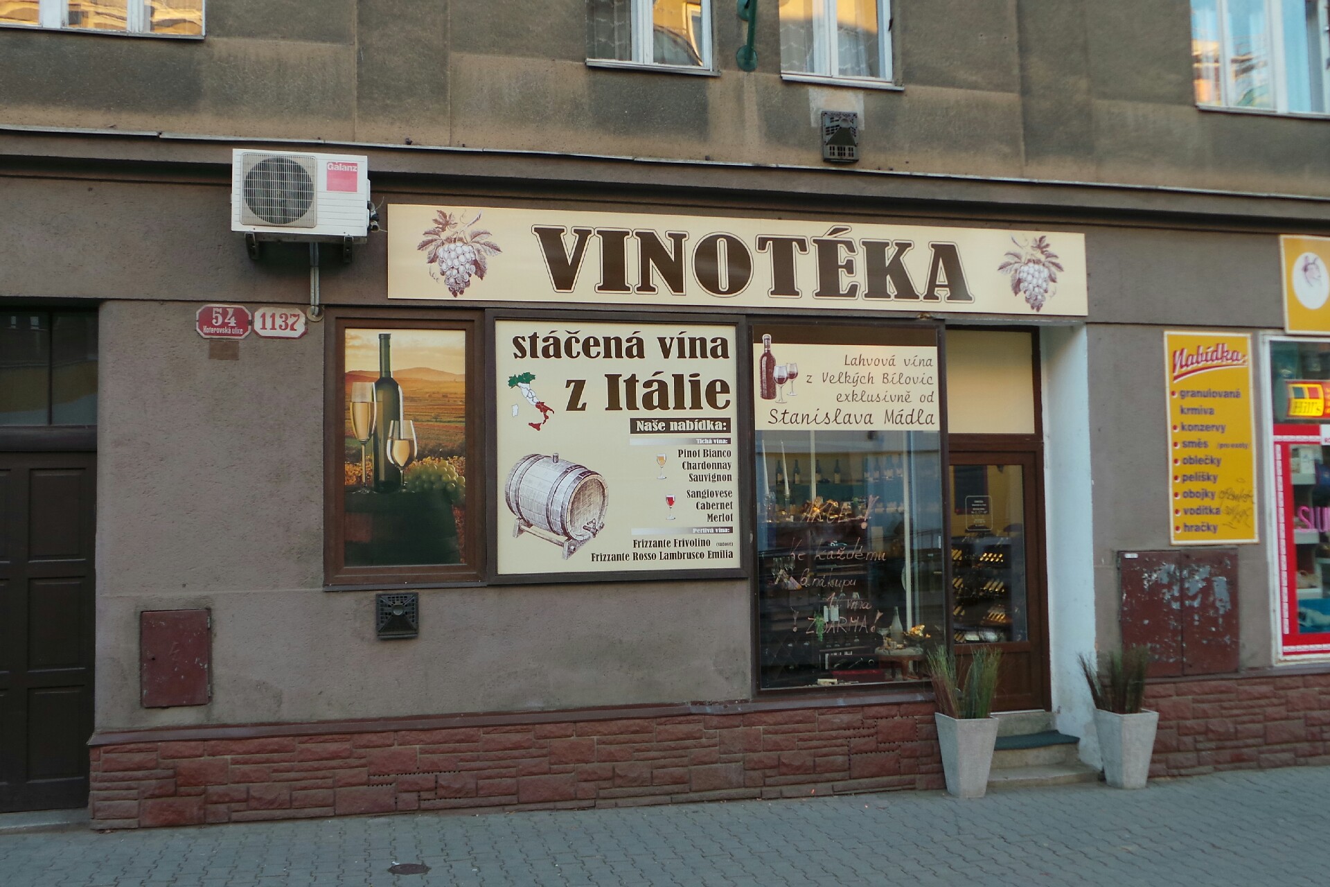 Vinotéka - Jana Vorlíková