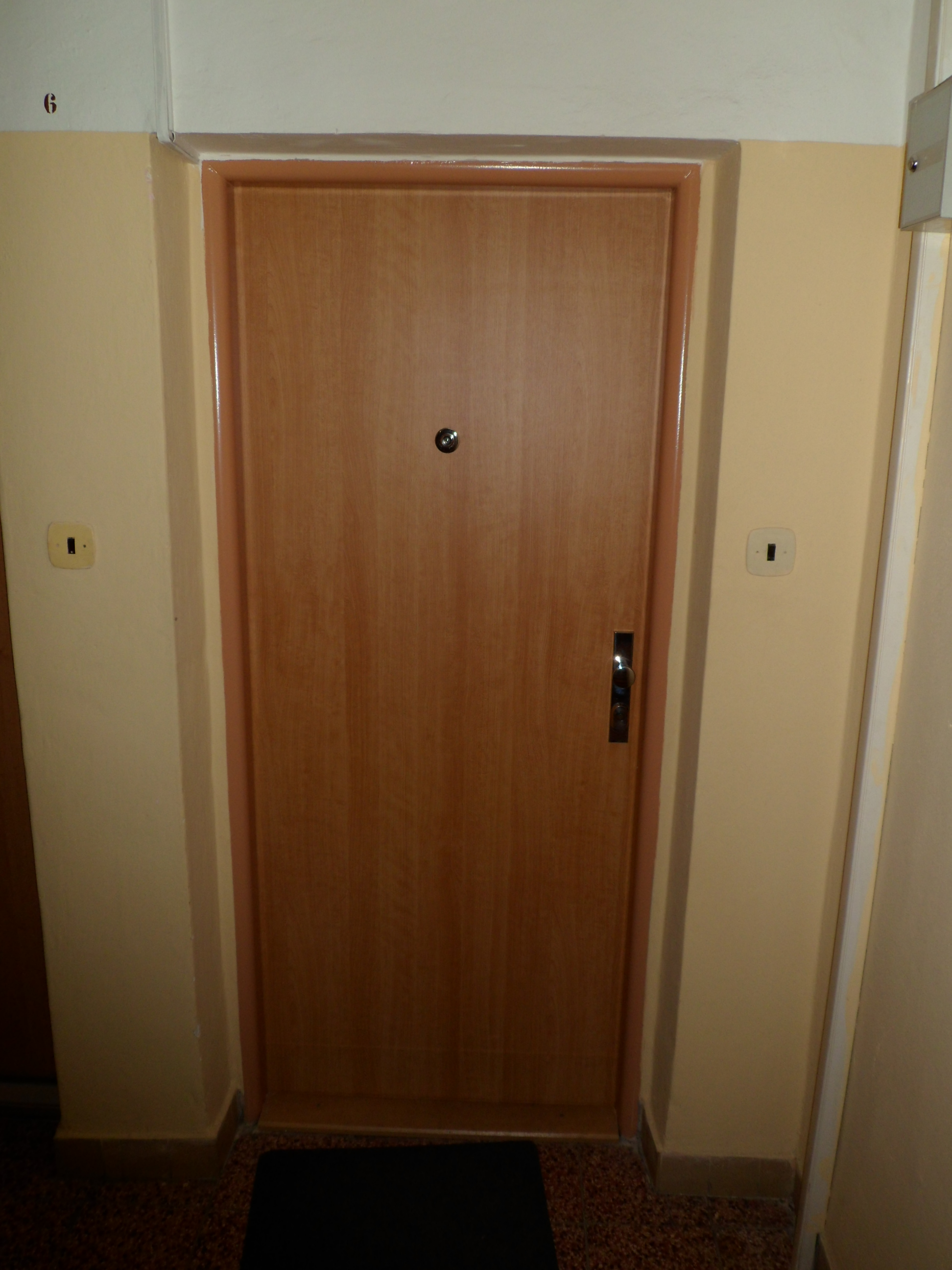 Renovia - RENOVACE DVEŘÍ, ZÁRUBNÍ a UMAKARTU foto 5