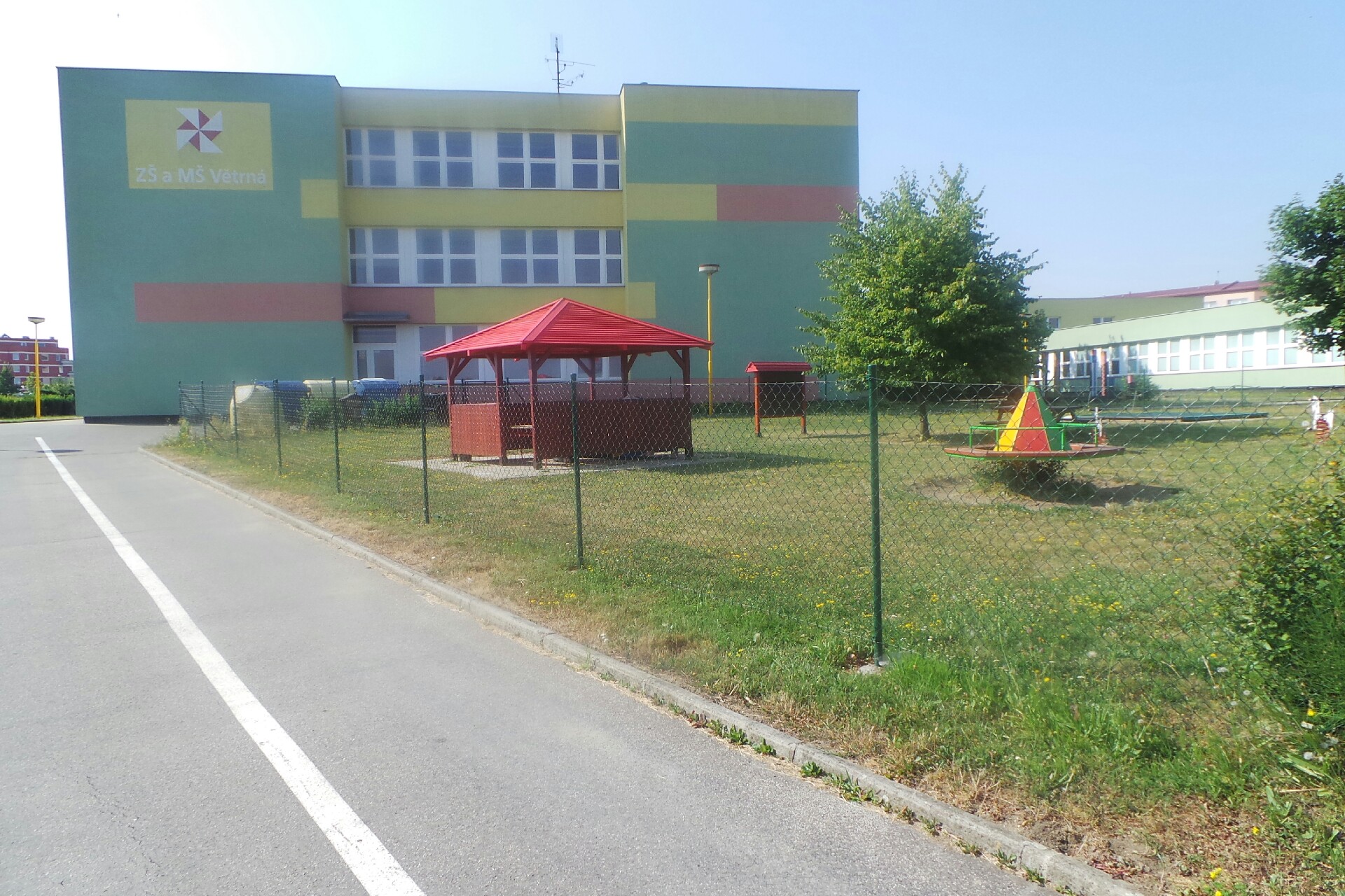 Základní škola Uherské Hradiště, Větrná foto 2