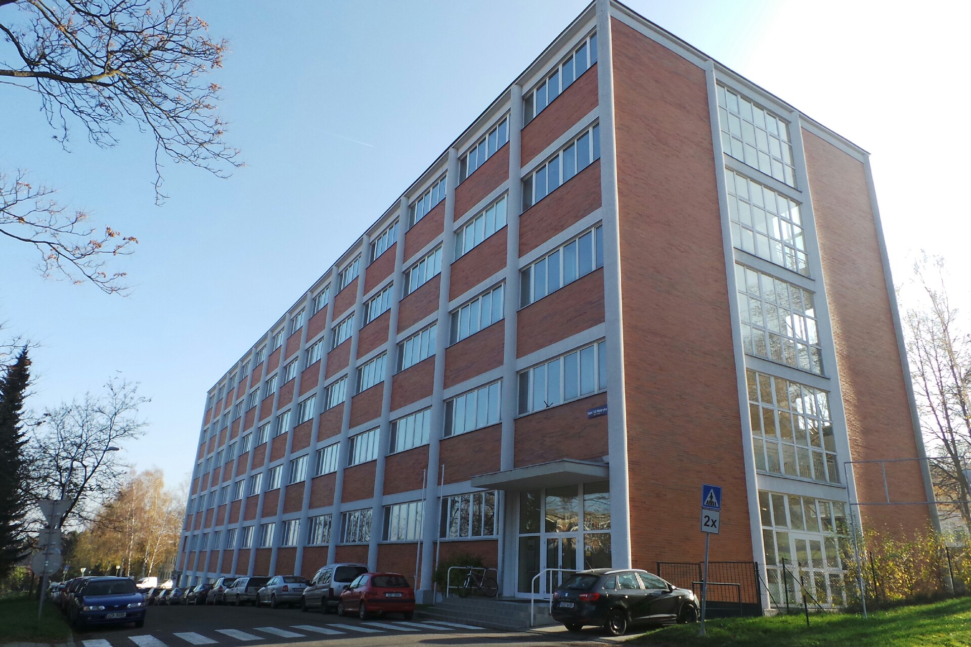 Gymnázium a Jazyková škola s právem státní jazykové zkoušky Zlín