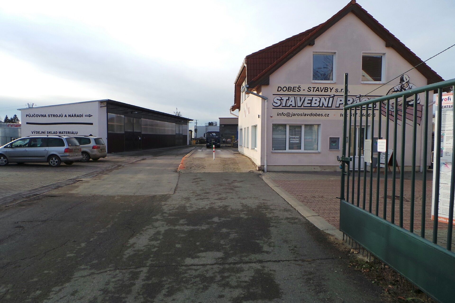 Pronájem strojů - DOBEŠ-STAVBY s.r.o.