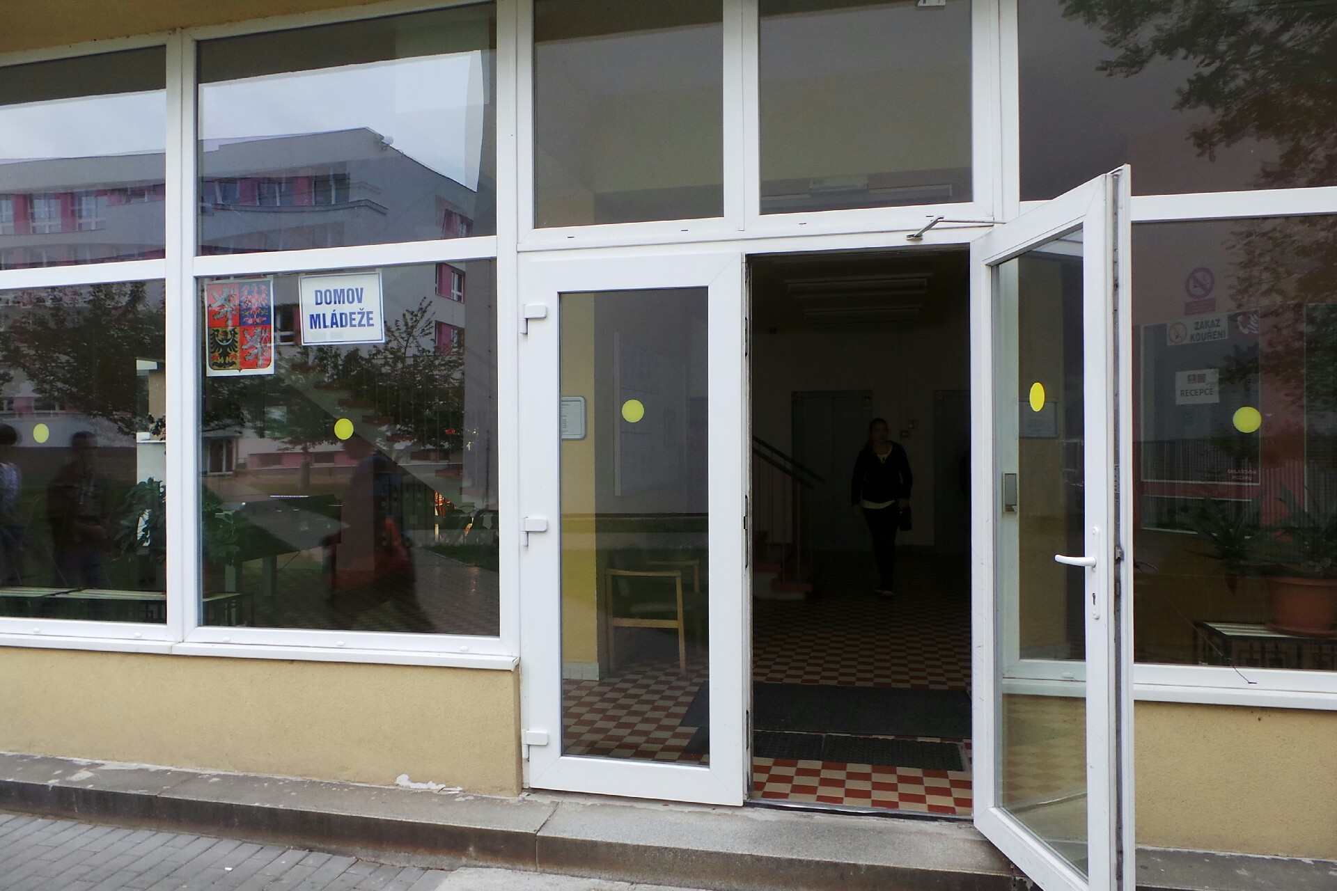 DOMOV MLÁDEŽE při SPŠ a Gymnázium Na Třebešíně foto 2