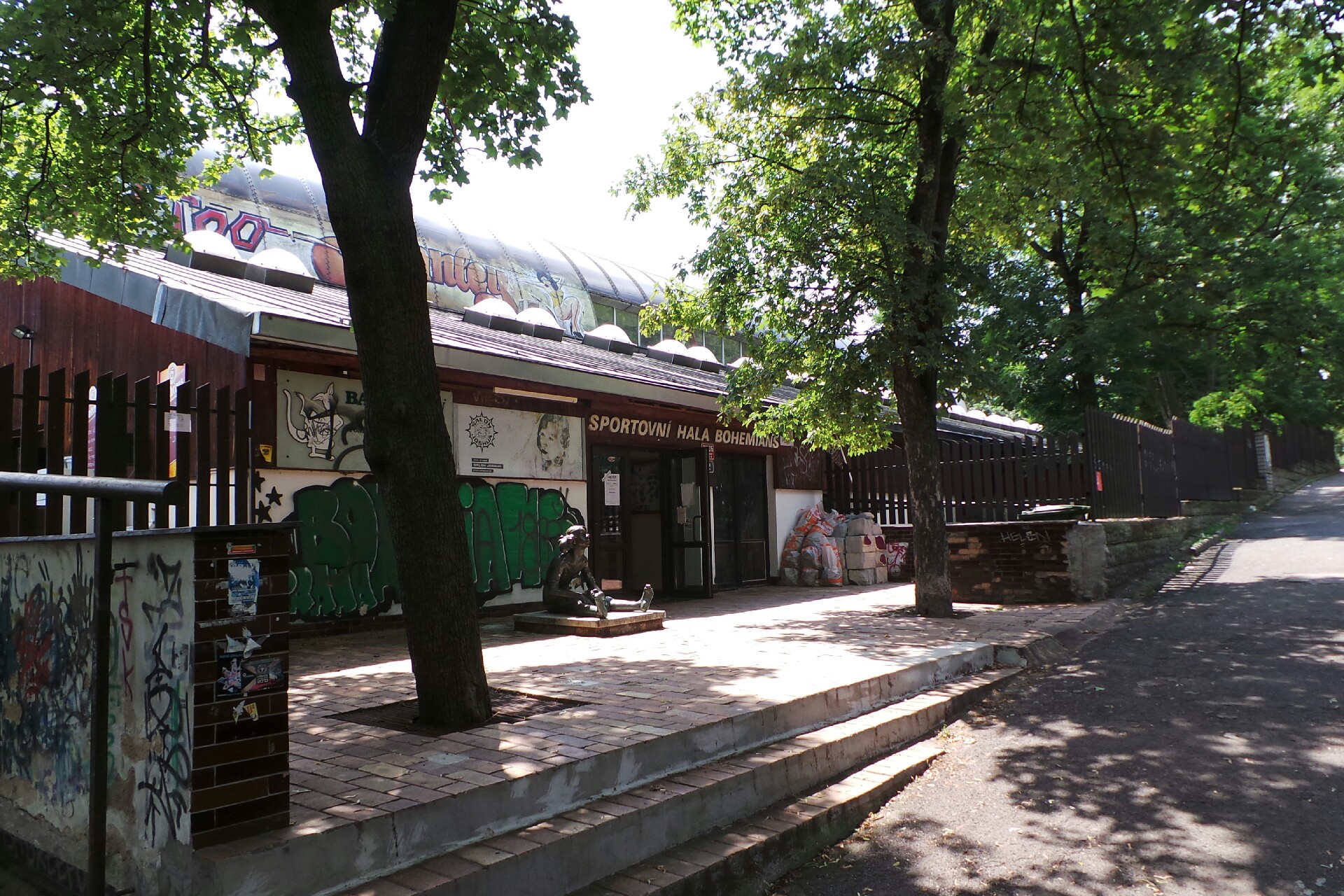 Haly a hřiště TJ Bohemians Praha