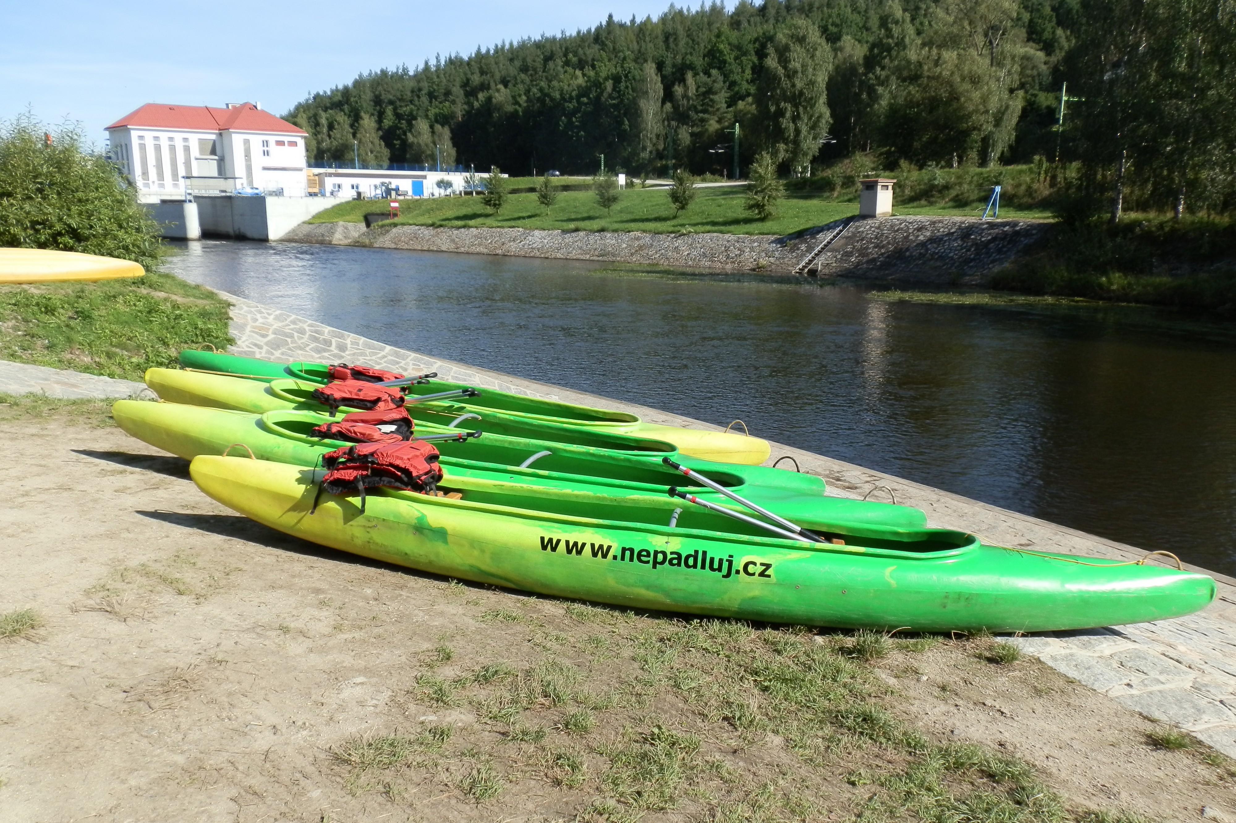 Nepádluj - půjčovna lodí a raftů