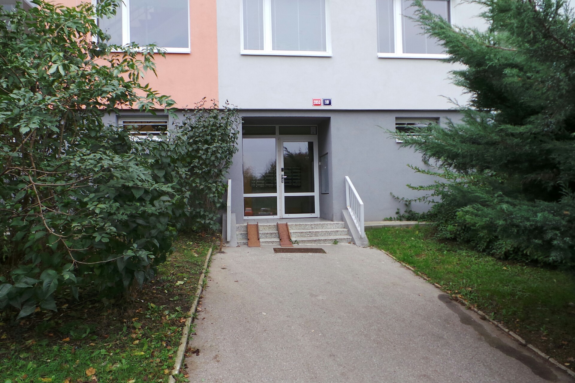 Barbora Bušinová - prodej uměleckých předmětů z keramiky