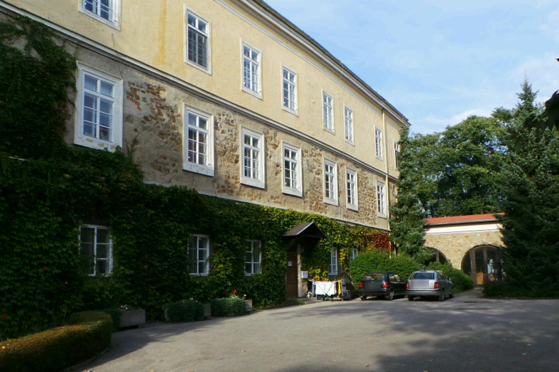 Dolní Benešov - městský úřad