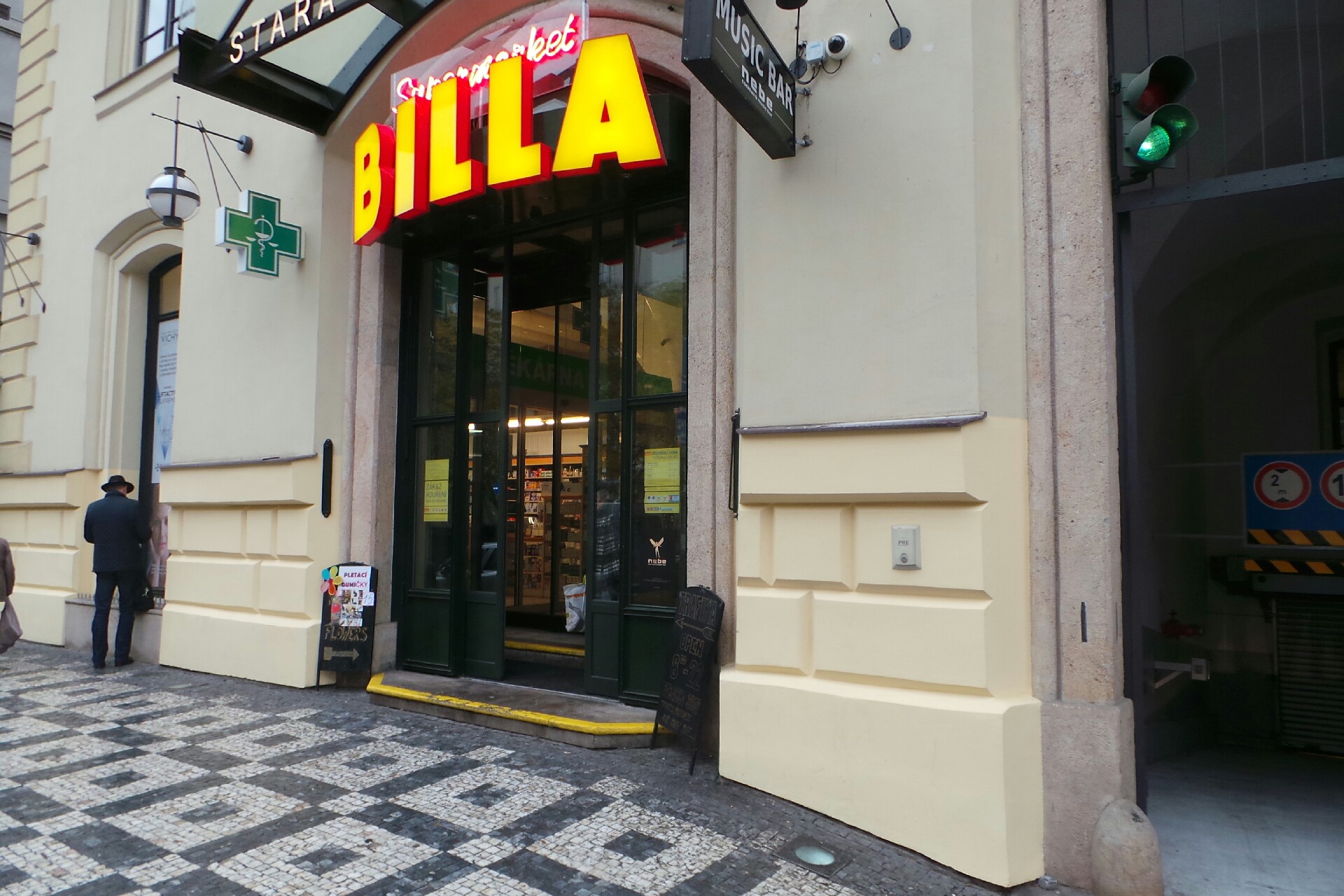 Nebe Music & Cocktail Bar