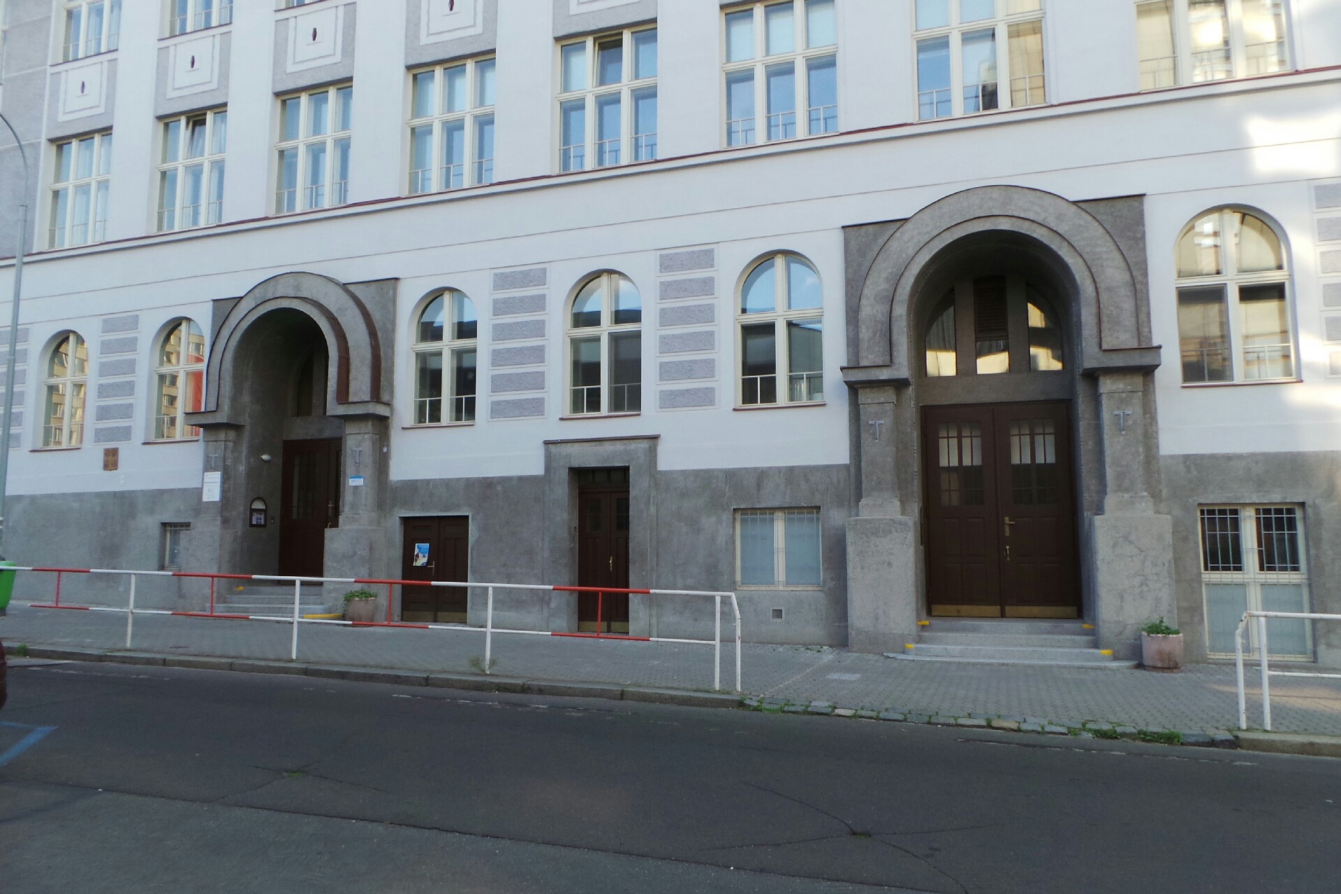 ZŠ Praha 3, Lupáčova