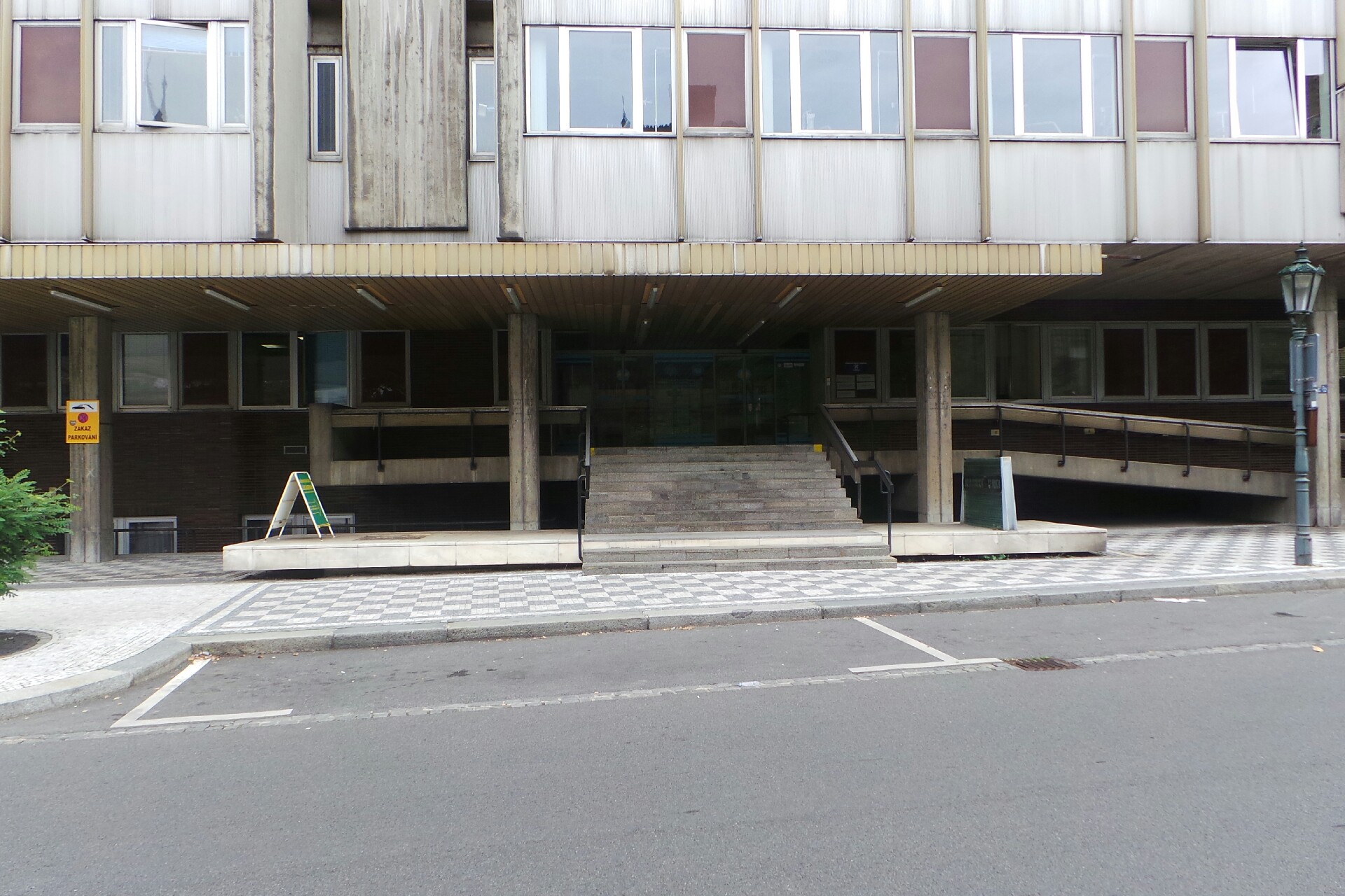 Nemocniční lékárna VFN v Praze, odd. výdeje pro veřejnost II