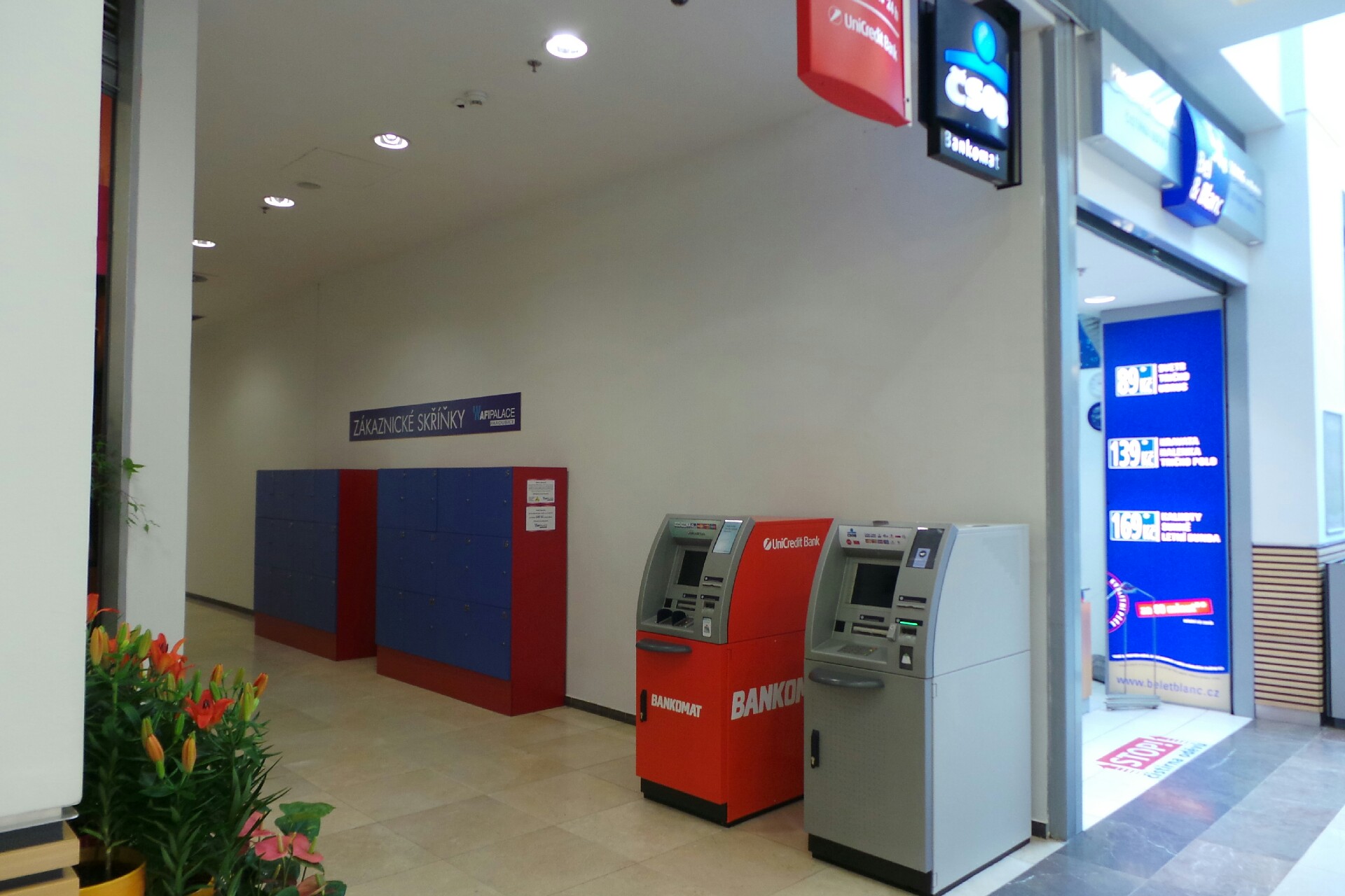 Bankomat UniCredit Bank Czech Republic foto 1
