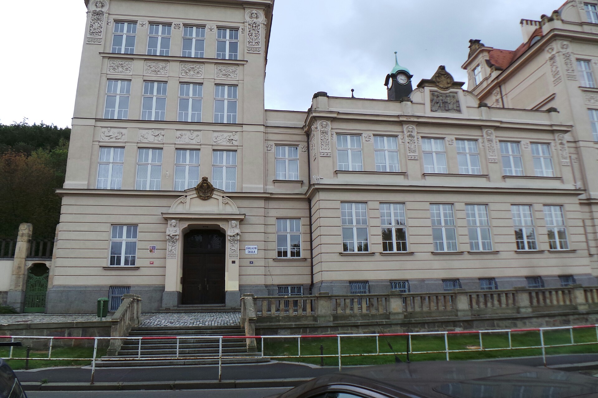 Základní škola Dukelských hrdinů Karlovy Vary, Moskevská 25