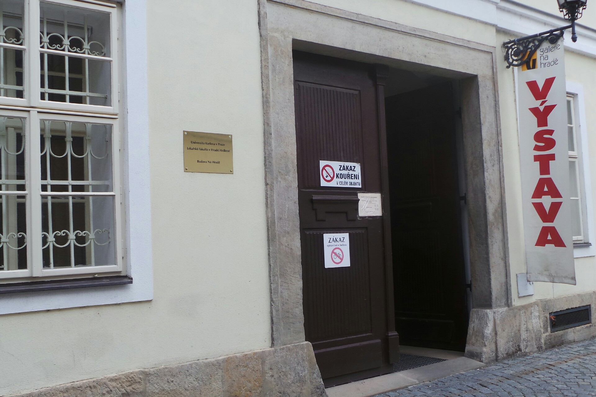 Lékařská knihovna Lékařské fakulty v Hradci Králové Univerzity Karlovy