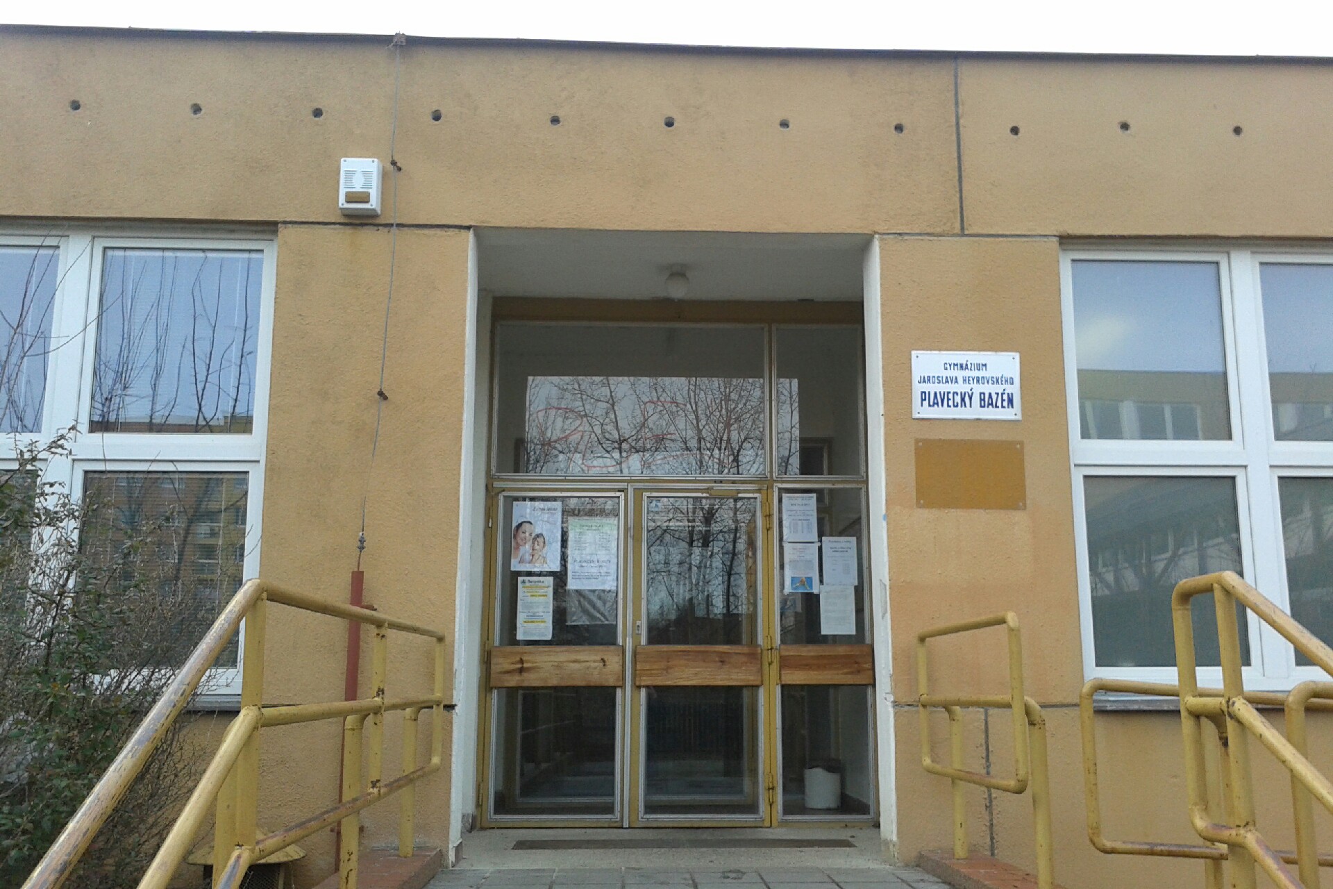 Plavecký bazén Gymnázium Jaroslava Heyrovského Praha 5