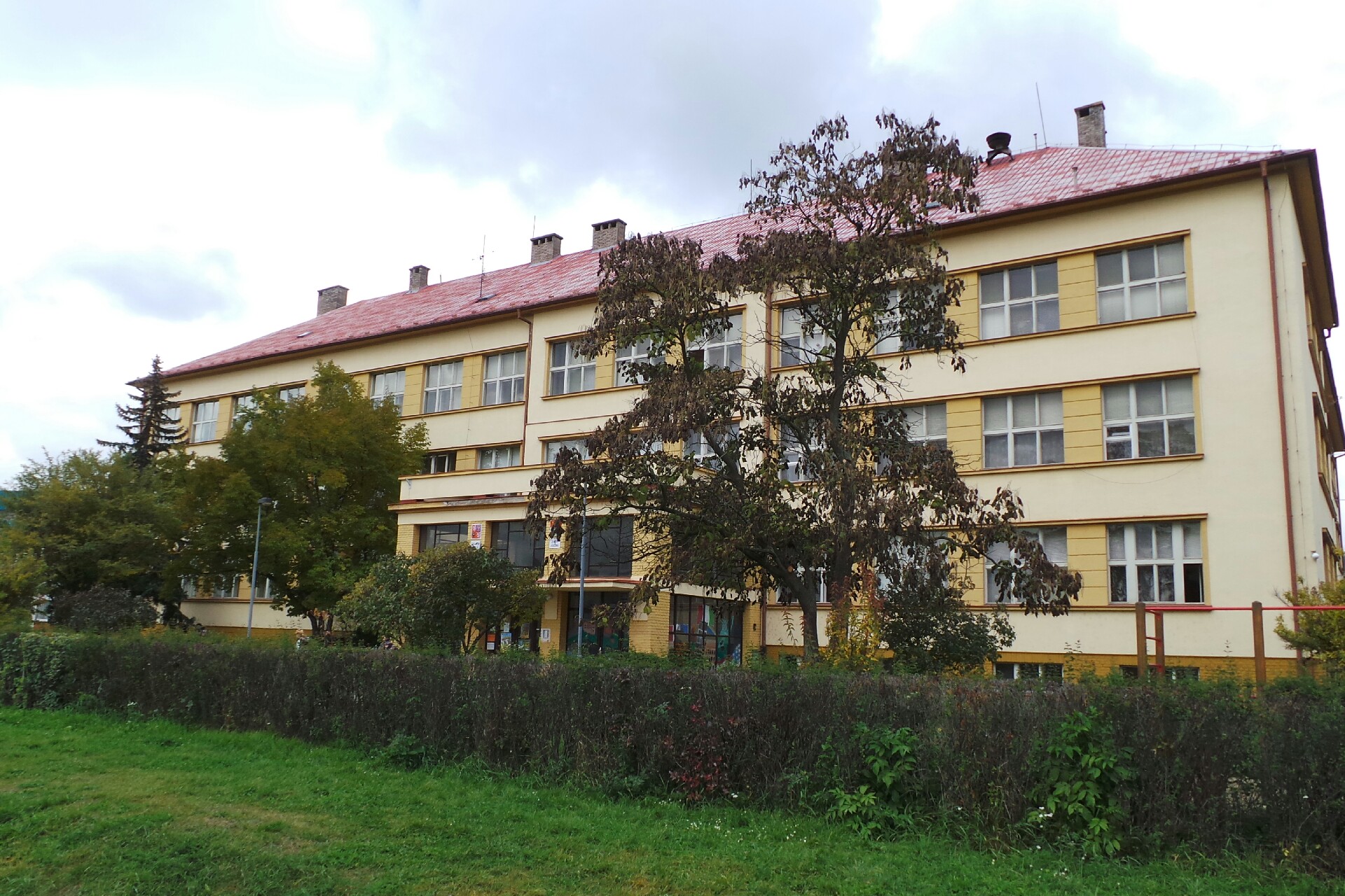 ZŠ a MŠ Králův Dvůr, Jungmannova