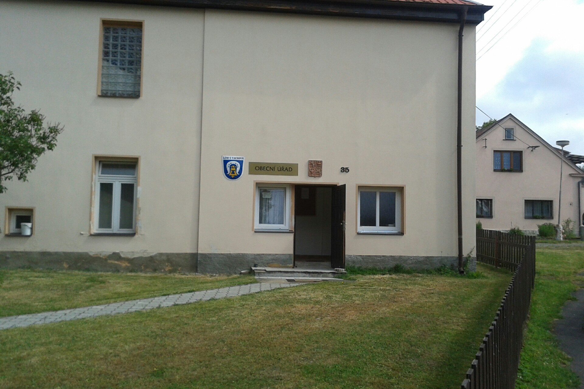 Lom u Tachova - obecní úřad