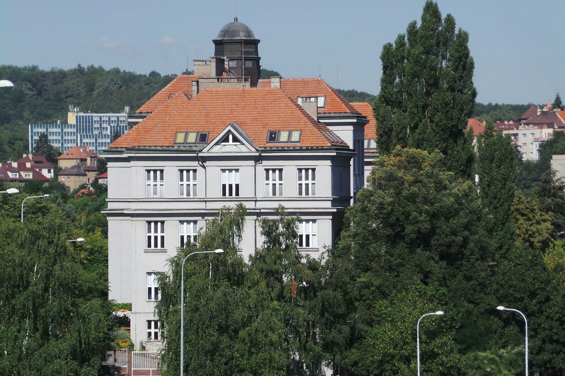 Vzdělávací kurzy Střední škola, Základní škola a Mateřská škola pro sluchově postižené, Praha 5, Výmolova 169