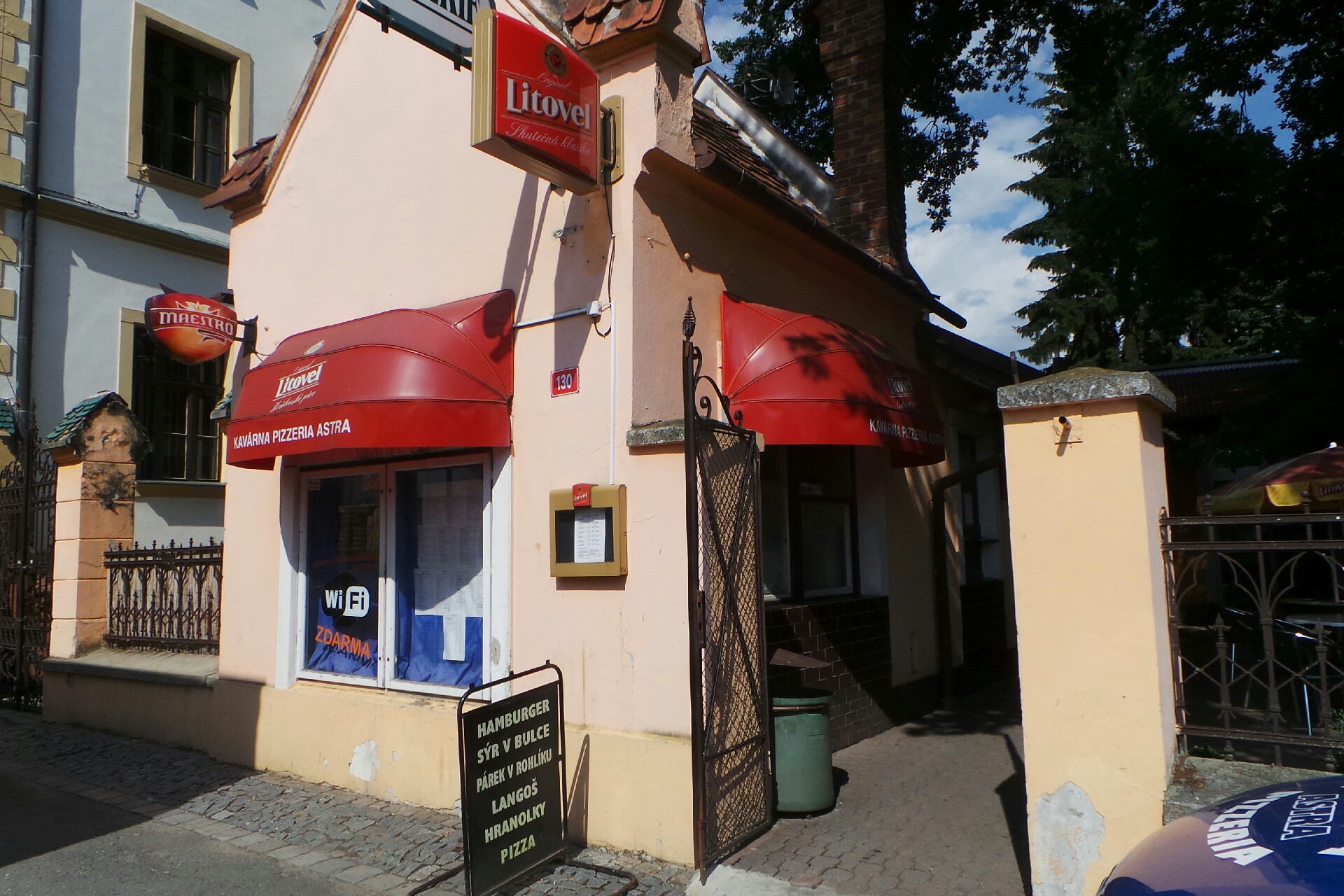 Kavárna a pizzeria Astra