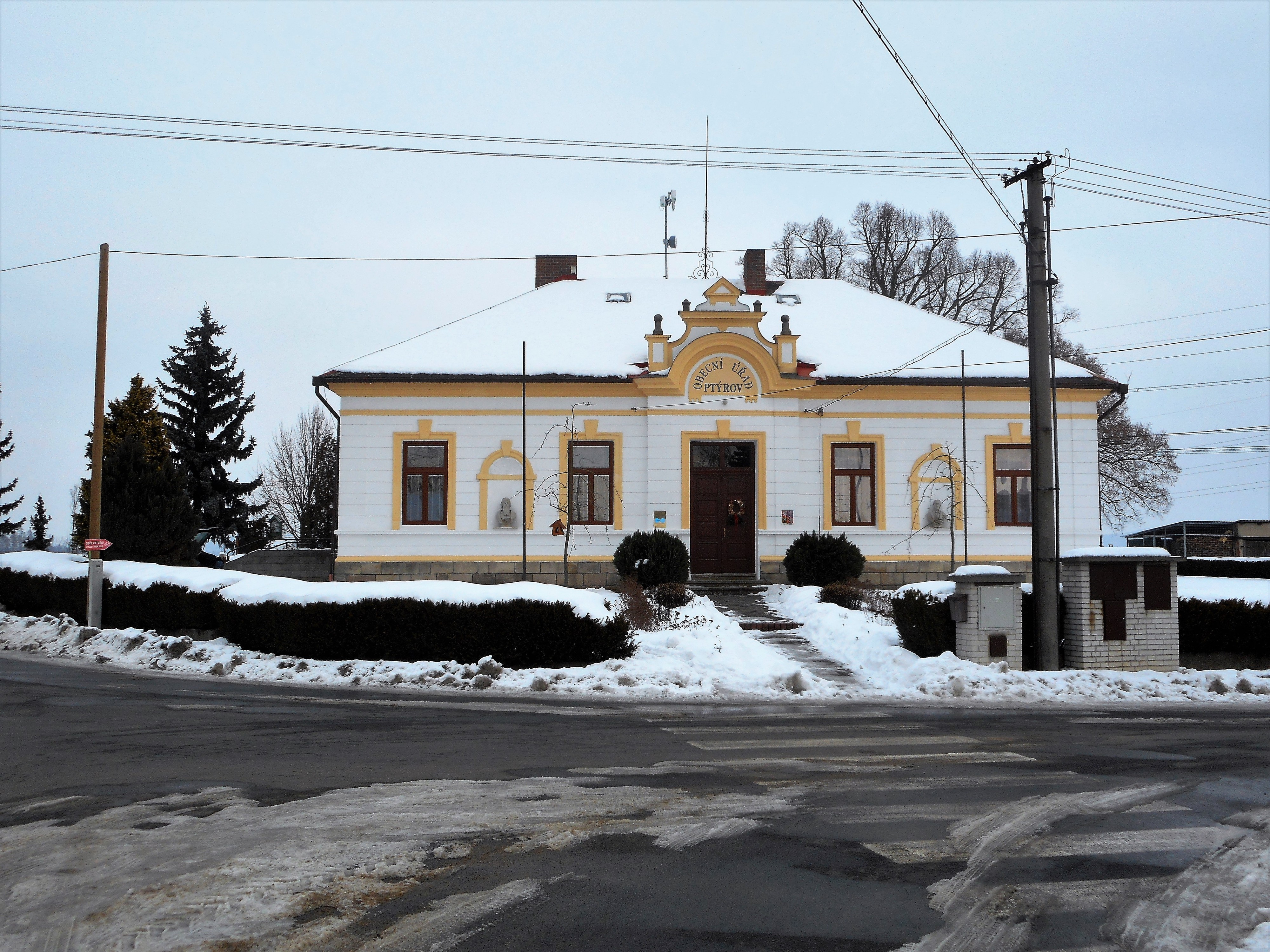 Ptýrov - obecní úřad foto 2