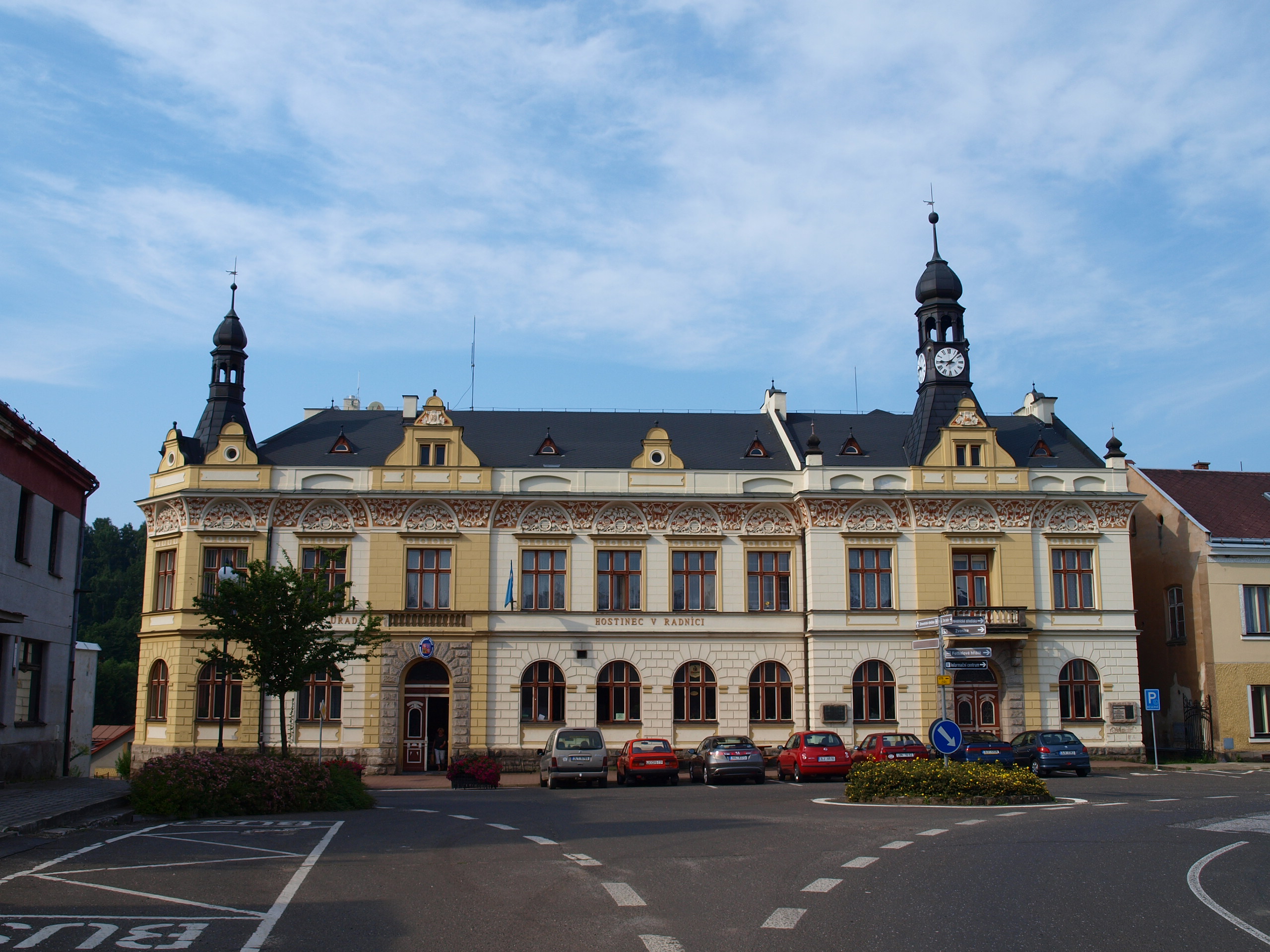 Rovensko pod Troskami - městský úřad foto 1