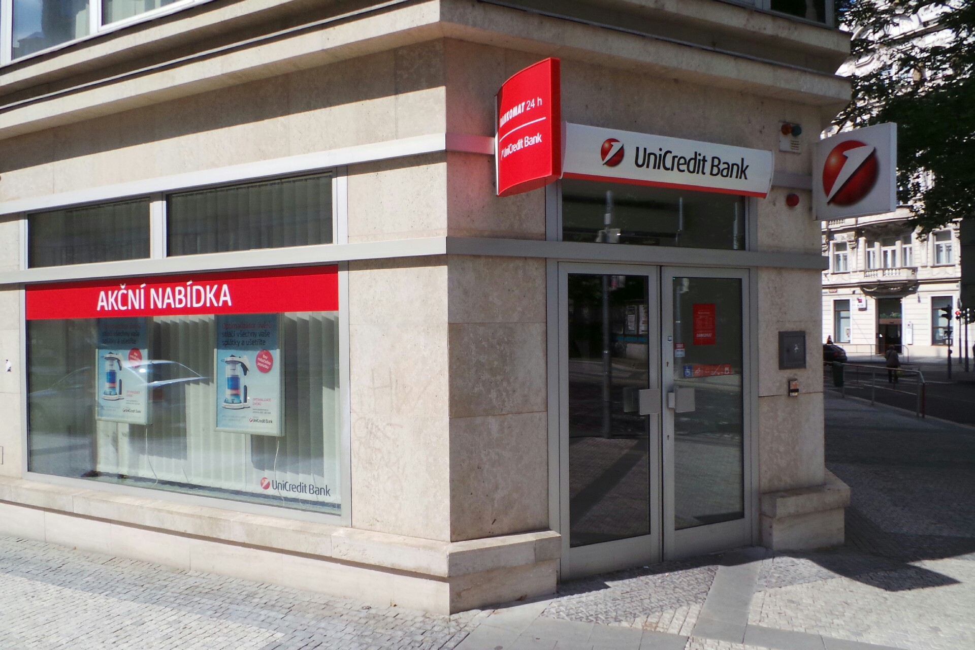 UniCredit Bank Czech Republic and Slovakia, a.s. foto 2