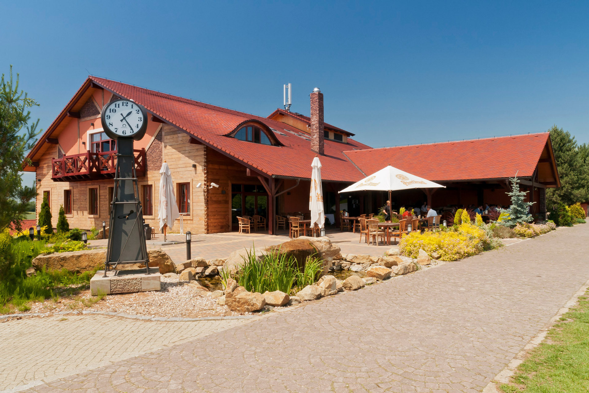 Cedrus restaurant Kunětická Hora