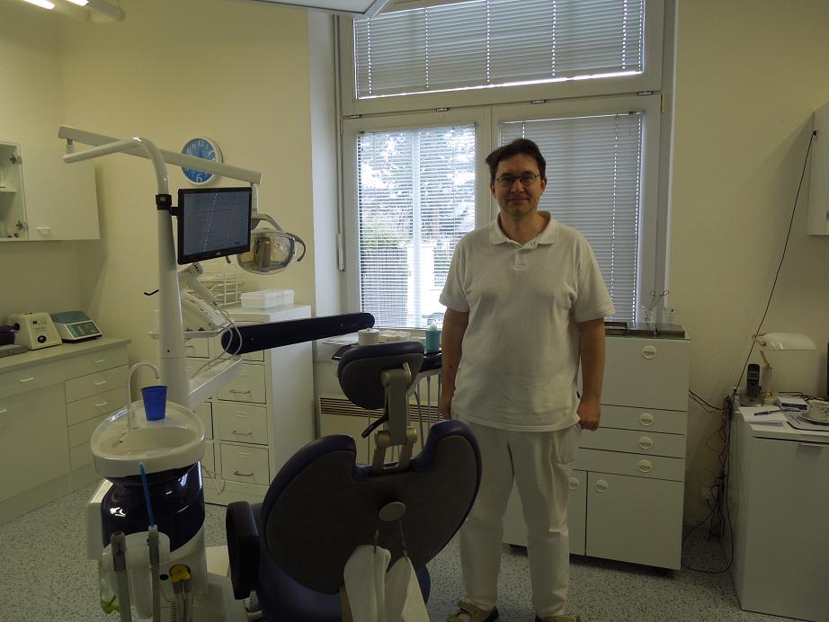Stomatologická ordinace U Sousoší Dělnická rodina foto 2