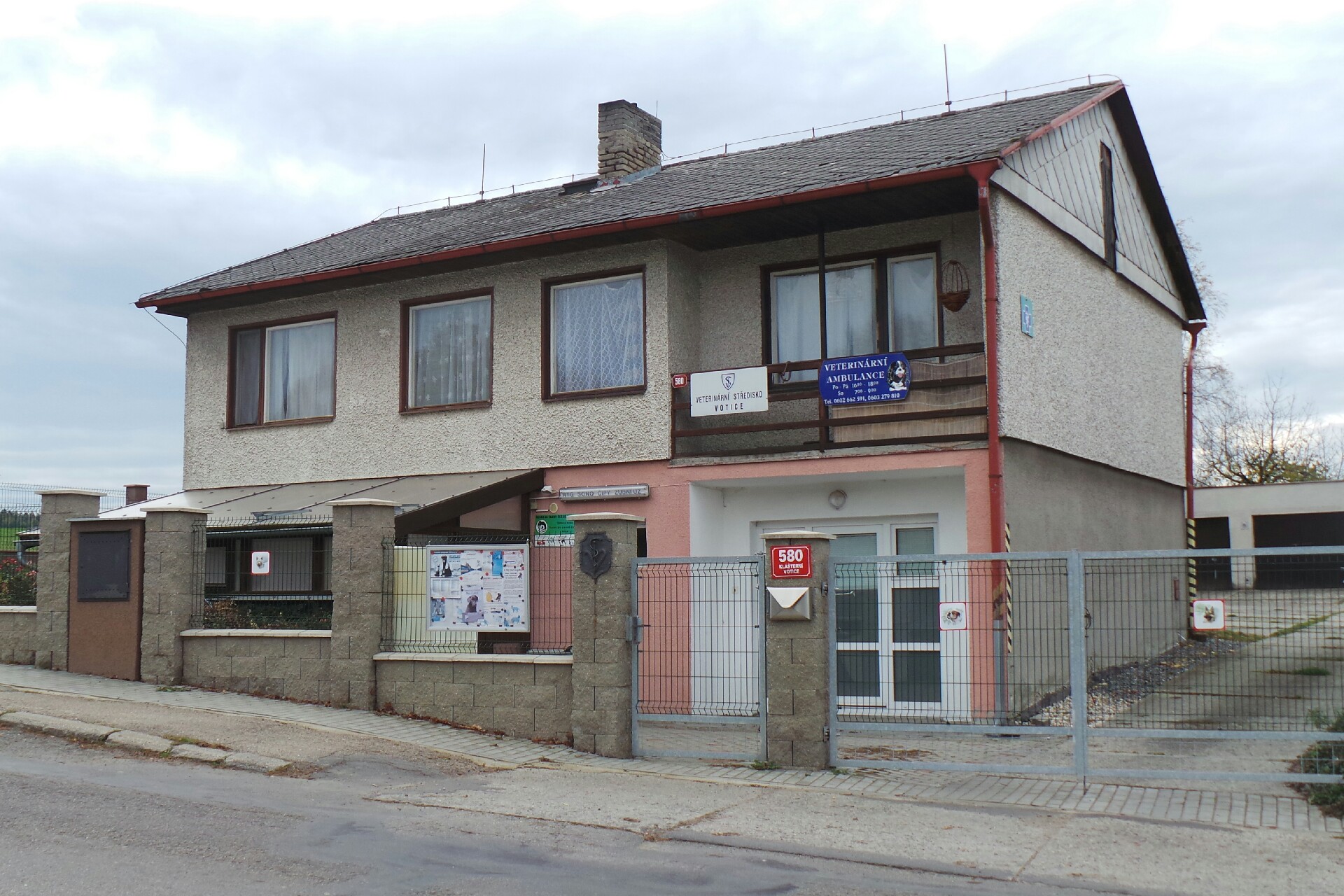 Veterinární ordinace u hřbitova