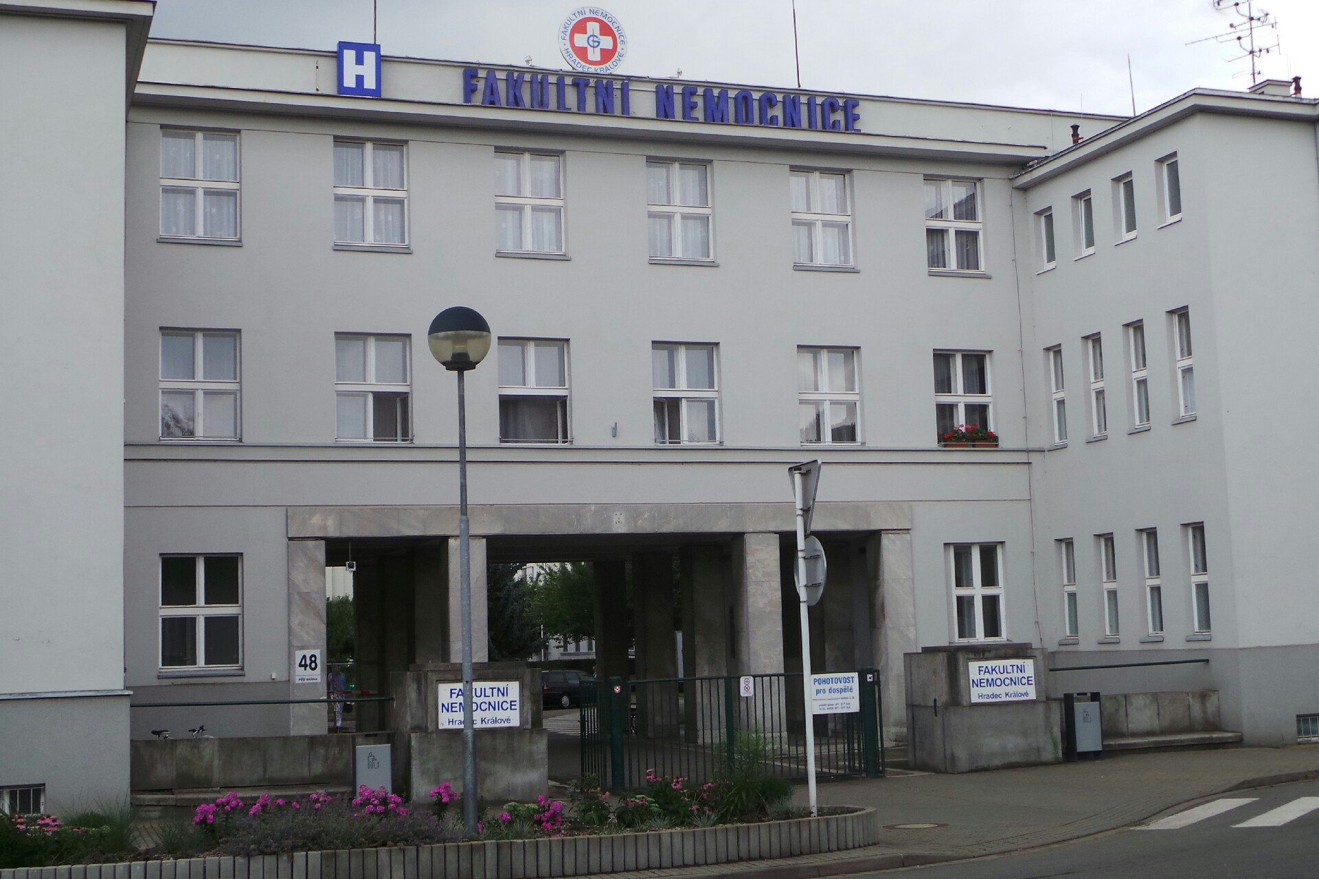 Ústav klinické mikrobiologie Lékařské fakulty v Hradci Králové - Univerzita Karlova